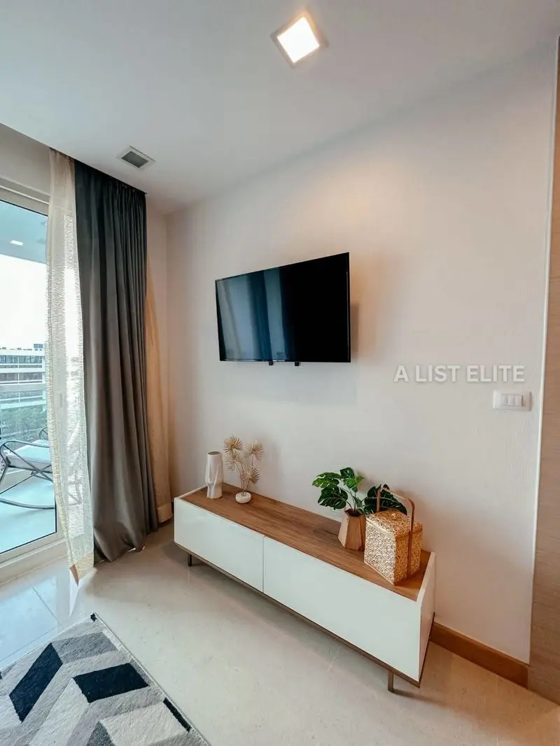 เดอะปาล์ม วงศ์อมาตย์ – คอนโดหรูติดทะเล