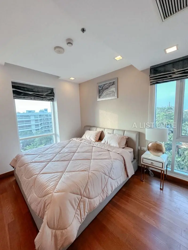 เดอะปาล์ม วงศ์อมาตย์ – คอนโดหรูติดทะเล