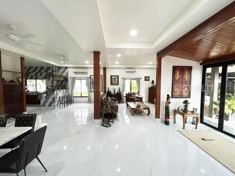 พูลวิลล่าส่วนตัว – บ้านเดี่ยว 3 ห้องนอนในห้วยใหญ่