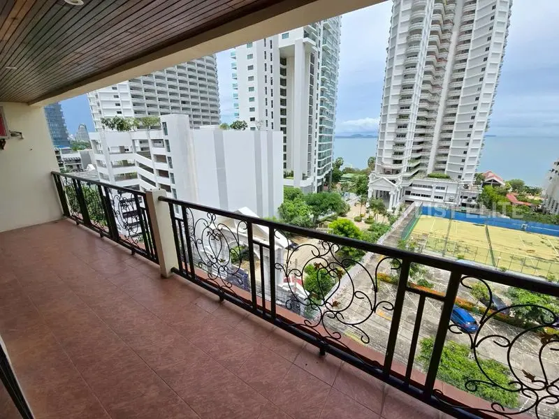 Nova Mirage Wongamat – Penthouse duplex avec vue sur mer