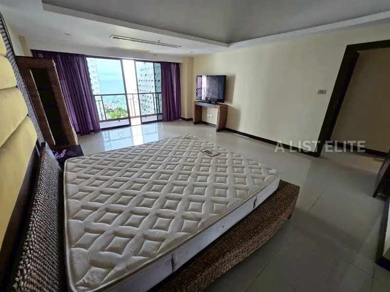 Nova Mirage Wongamat – Penthouse duplex avec vue sur mer