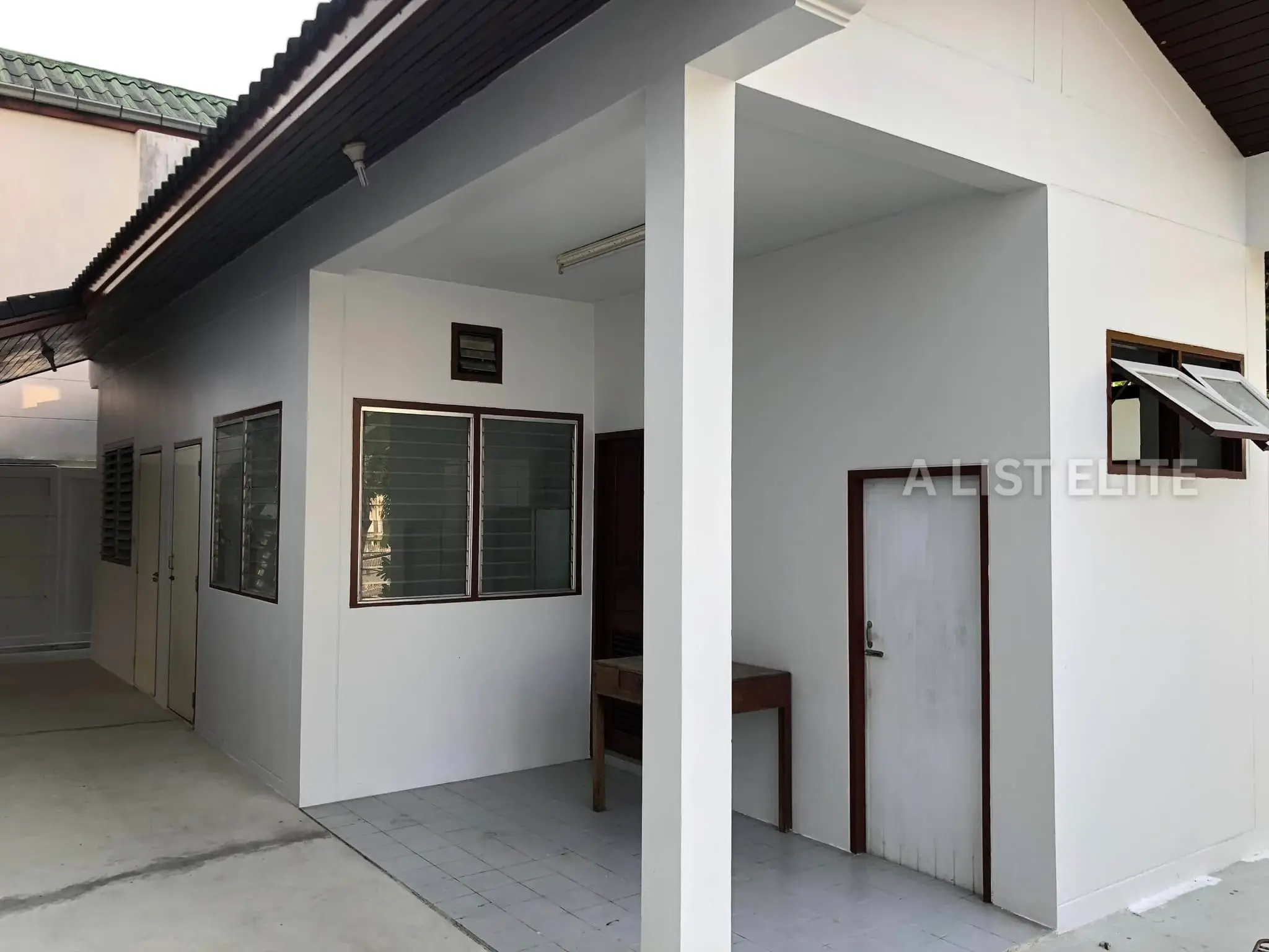 บ้านเดี่ยวพร้อมสตูดิโอและออฟฟิศให้เช่า – ลาดพร้าว