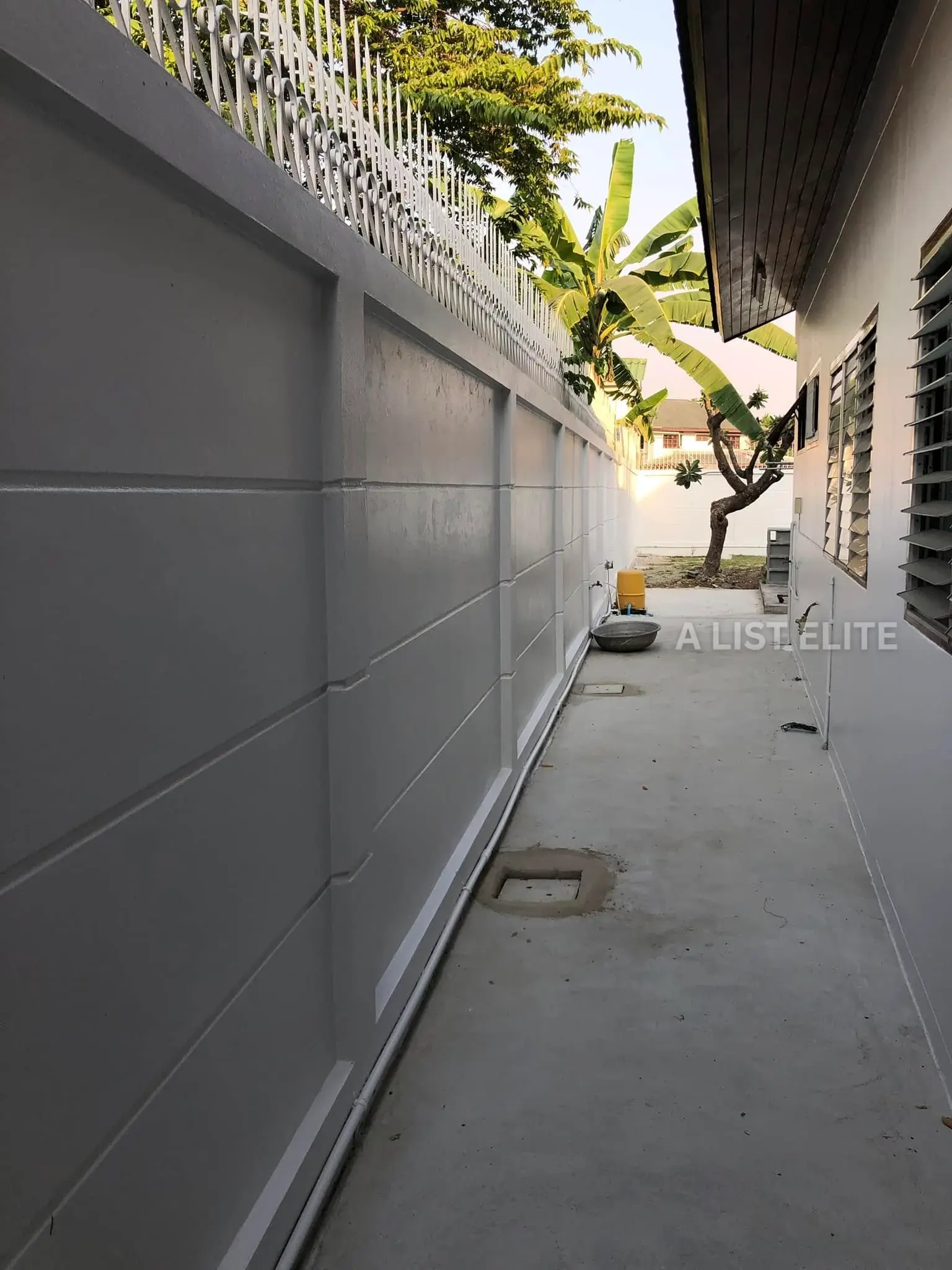 บ้านเดี่ยวพร้อมสตูดิโอและออฟฟิศให้เช่า – ลาดพร้าว