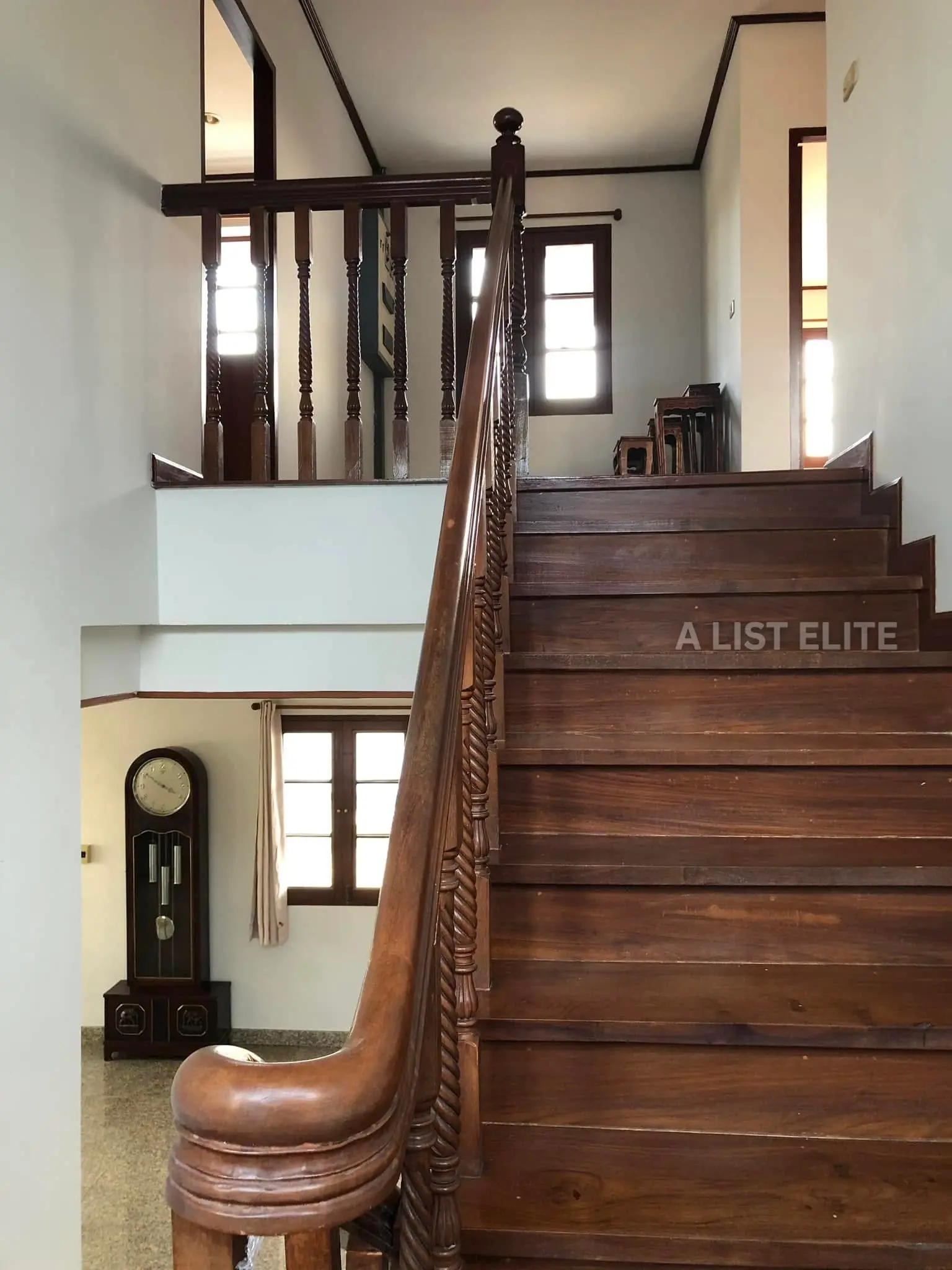 บ้านเดี่ยวพร้อมสตูดิโอและออฟฟิศให้เช่า – ลาดพร้าว