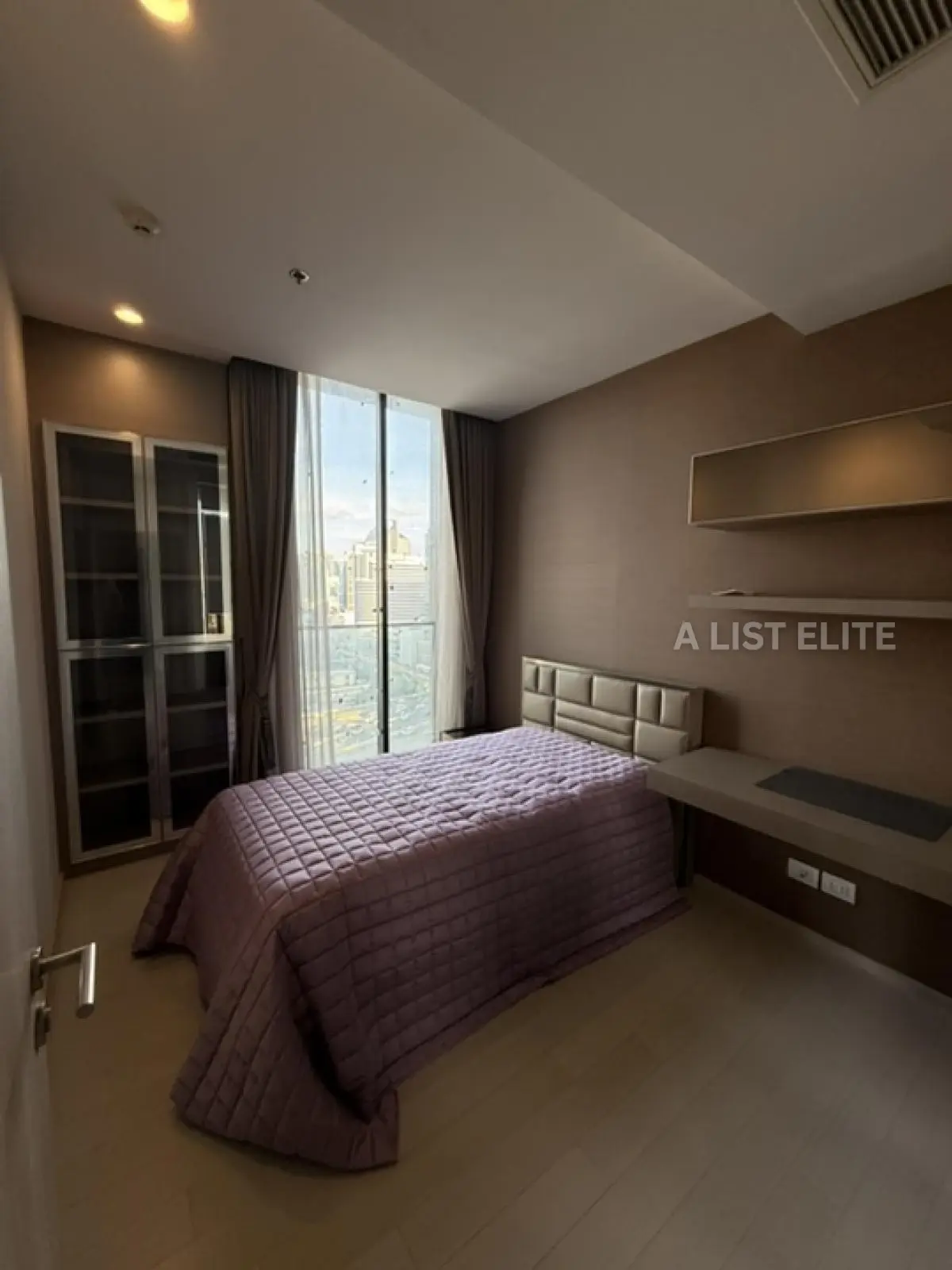 Noble Ploenchit