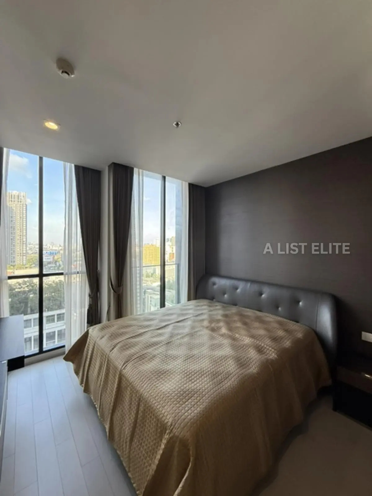 Noble Ploenchit