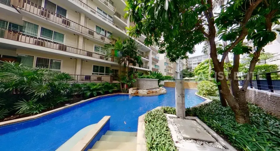 The Clover in Thonglor