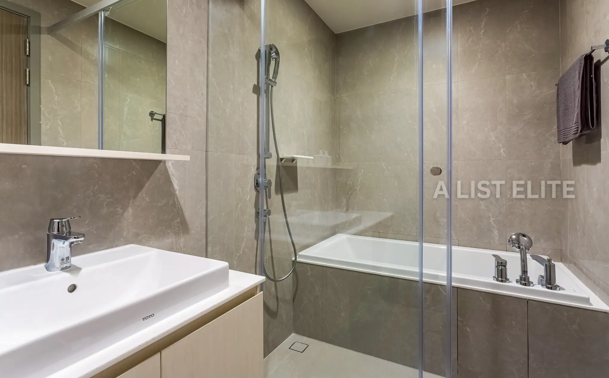The Issara Sathorn
