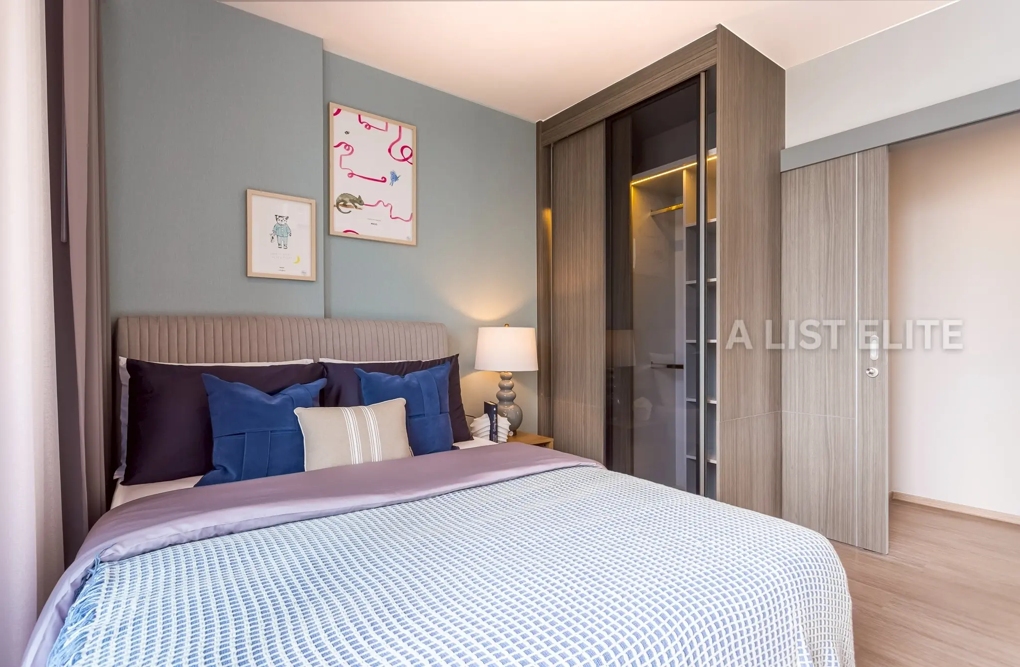 The Issara Sathorn