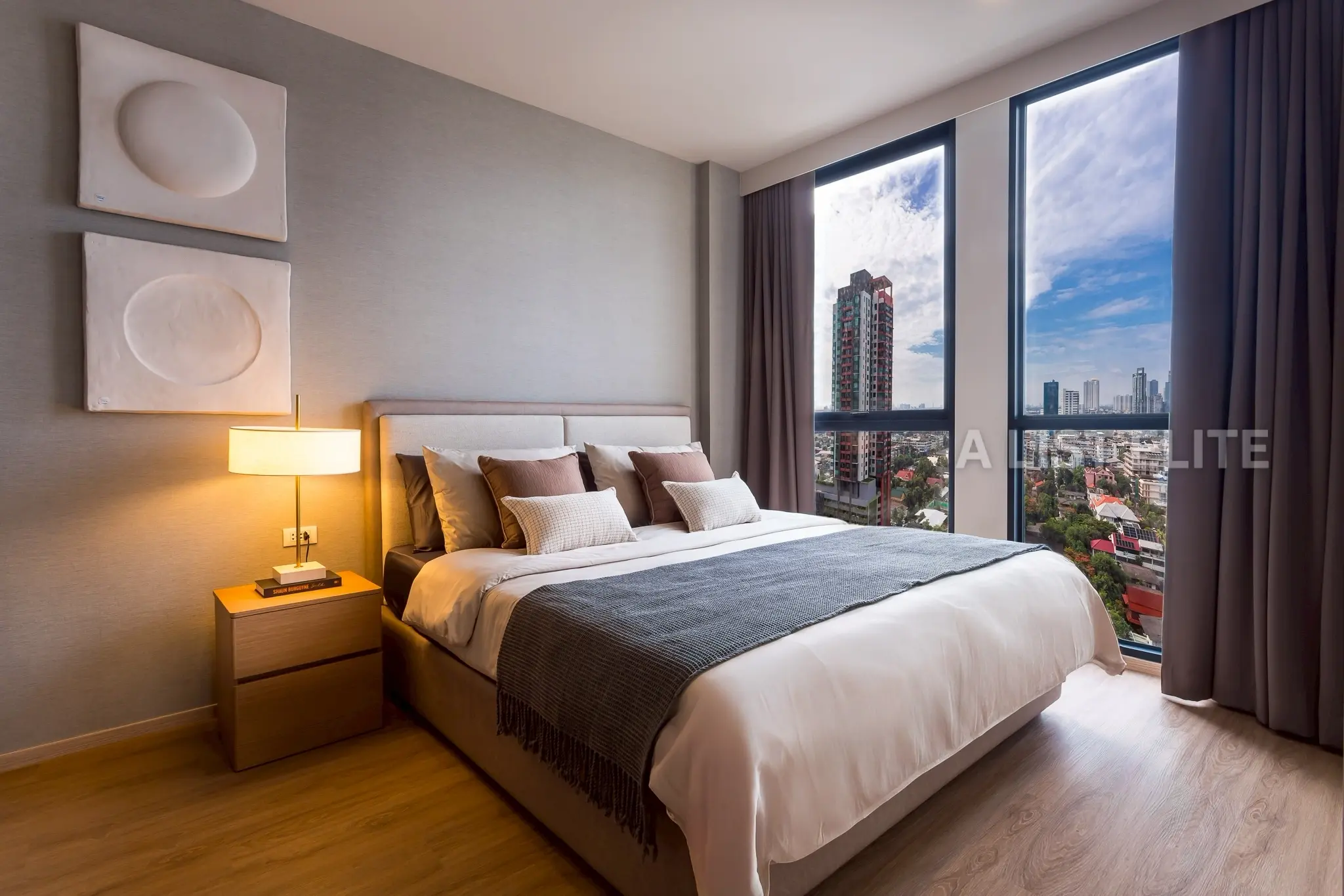 The Issara Sathorn