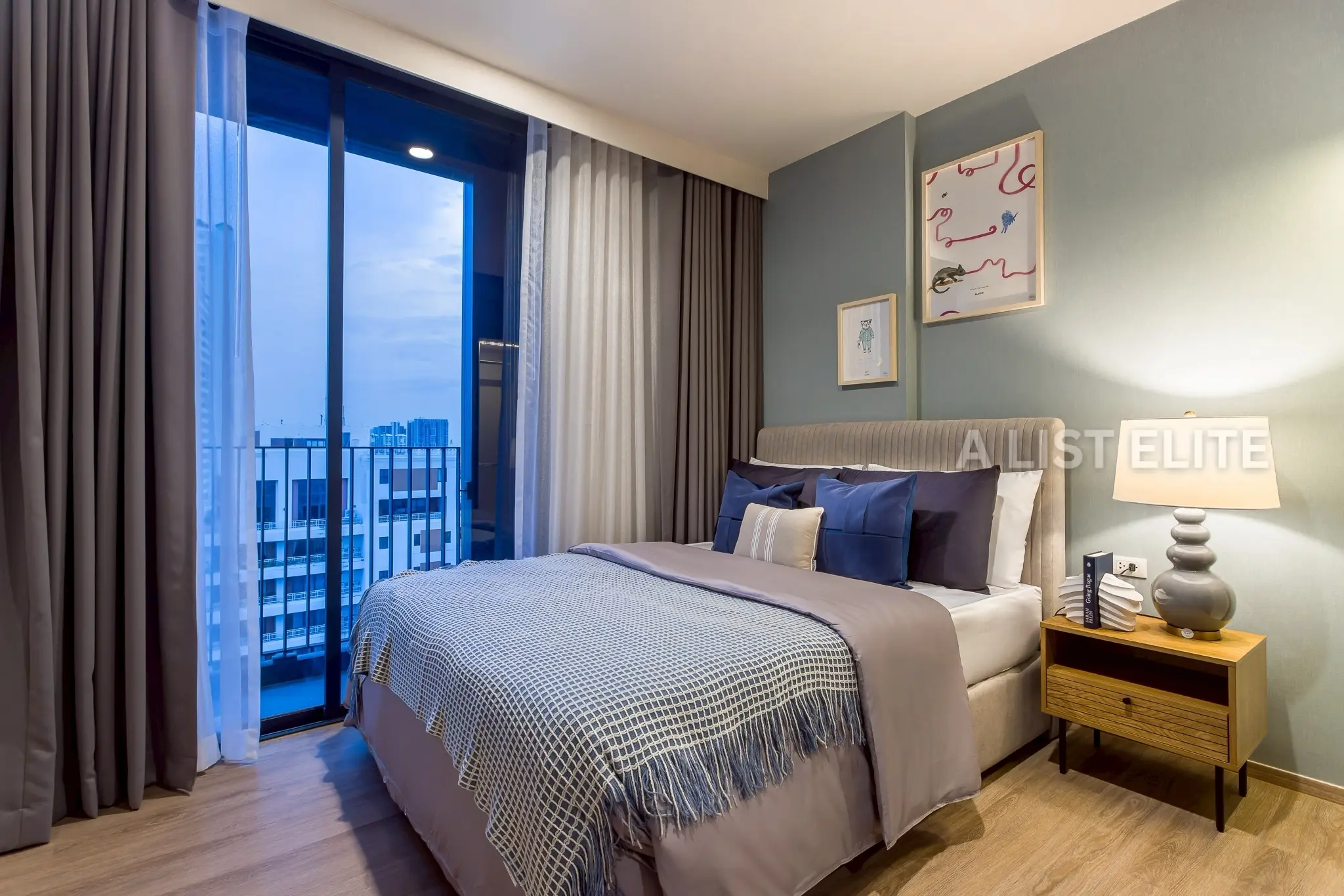 The Issara Sathorn