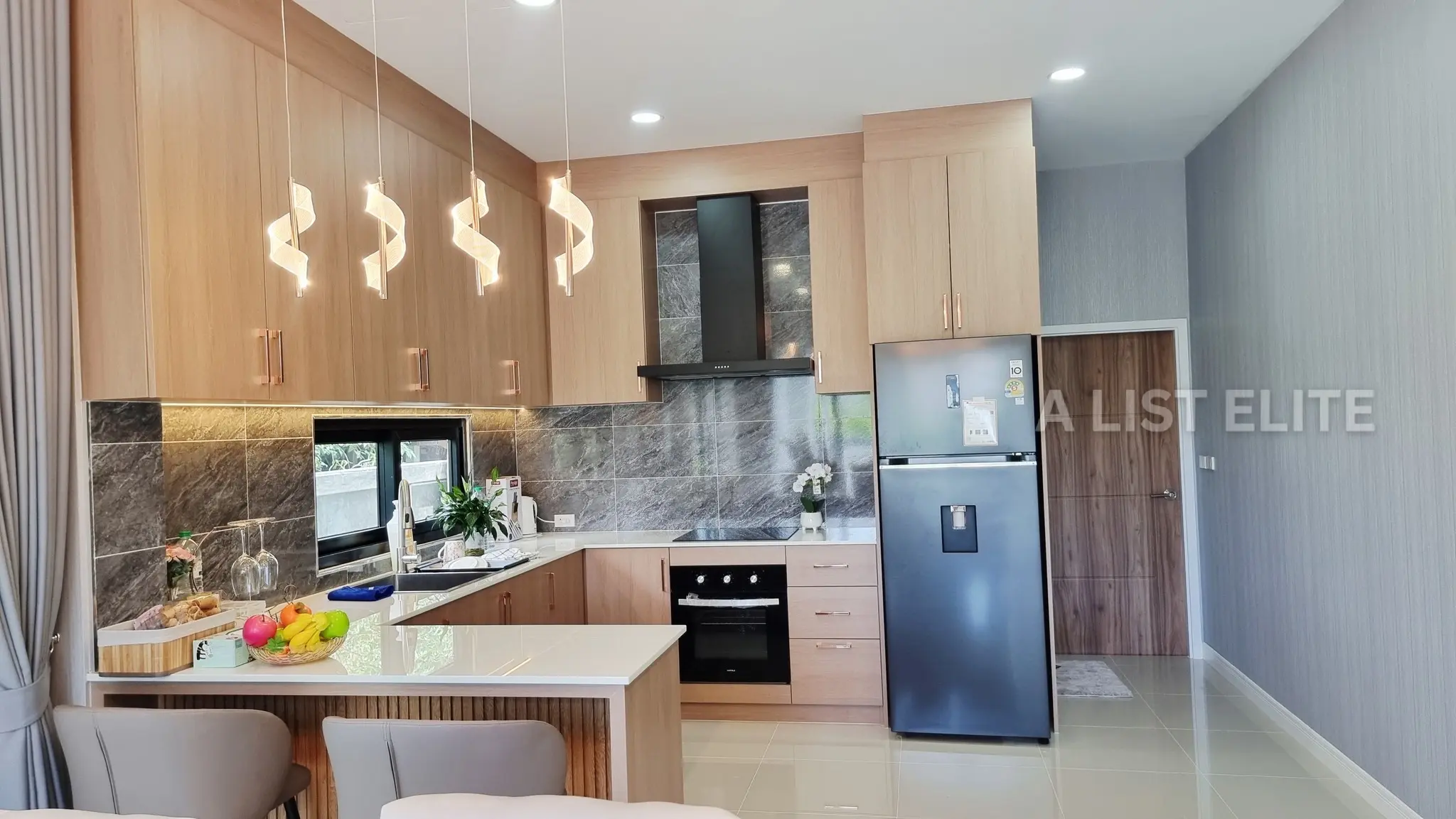 Nouvelle villa moderne avec piscine – proche de Na Jomtien & autoroute n°7