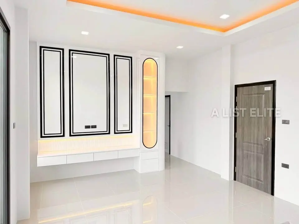 Maison neuve moderne à 2 étages – Plus Swan Home (Huai Yai / route Sukhumvit)