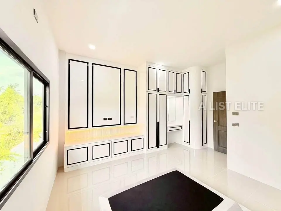 Maison neuve moderne à 2 étages – Plus Swan Home (Huai Yai / route Sukhumvit)