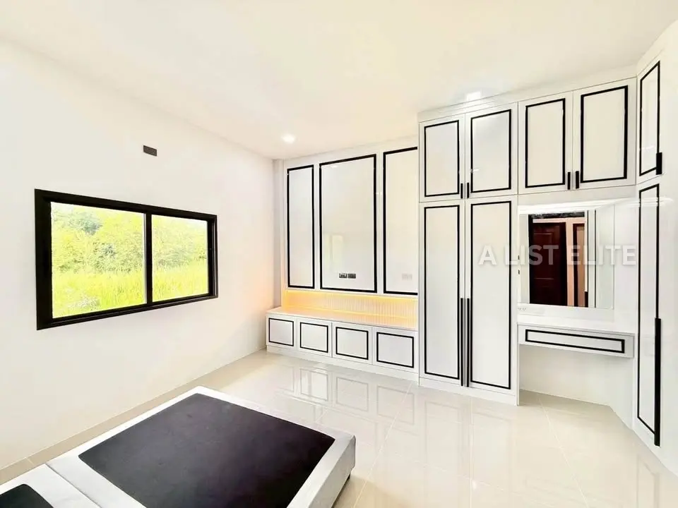 Maison neuve moderne à 2 étages – Plus Swan Home (Huai Yai / route Sukhumvit)