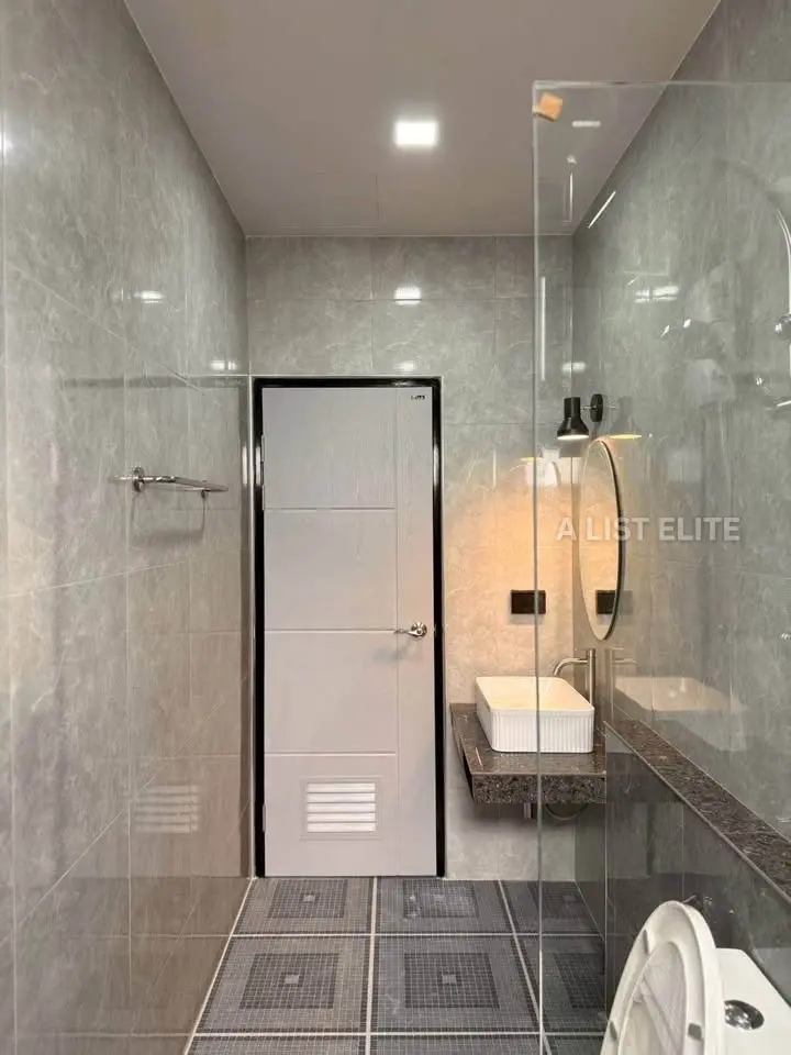 Maison neuve moderne à 2 étages – Plus Swan Home (Huai Yai / route Sukhumvit)