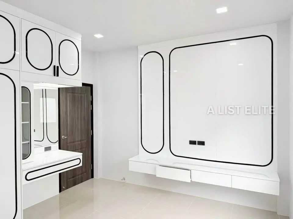Maison neuve moderne à 2 étages – Plus Swan Home (Huai Yai / route Sukhumvit)
