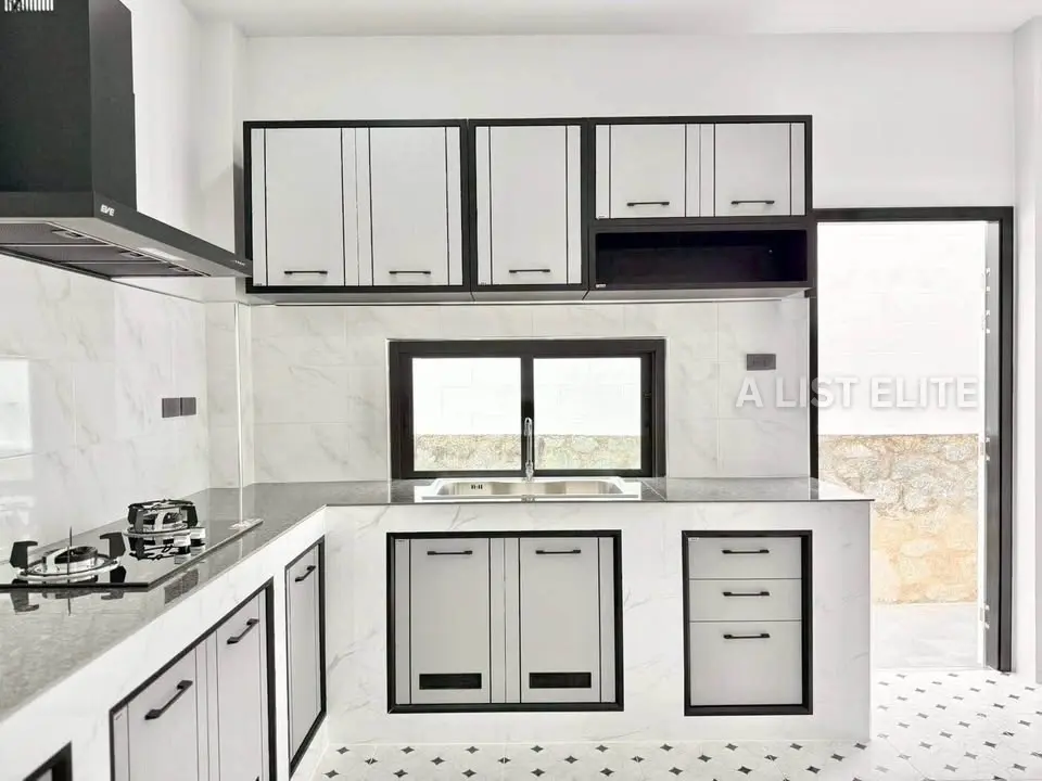 Maison neuve moderne à 2 étages – Plus Swan Home (Huai Yai / route Sukhumvit)
