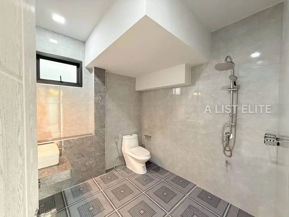 Maison neuve moderne à 2 étages – Plus Swan Home (Huai Yai / route Sukhumvit)