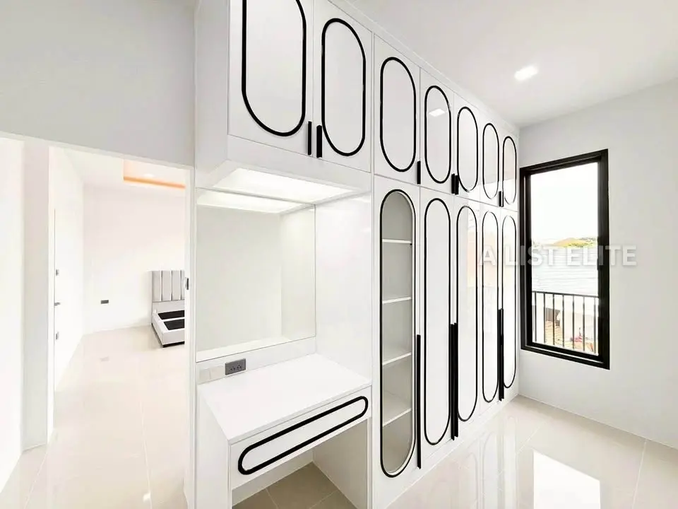 Maison neuve moderne à 2 étages – Plus Swan Home (Huai Yai / route Sukhumvit)