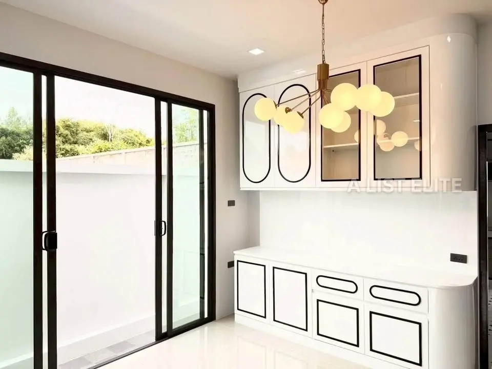 Maison neuve moderne à 2 étages – Plus Swan Home (Huai Yai / route Sukhumvit)