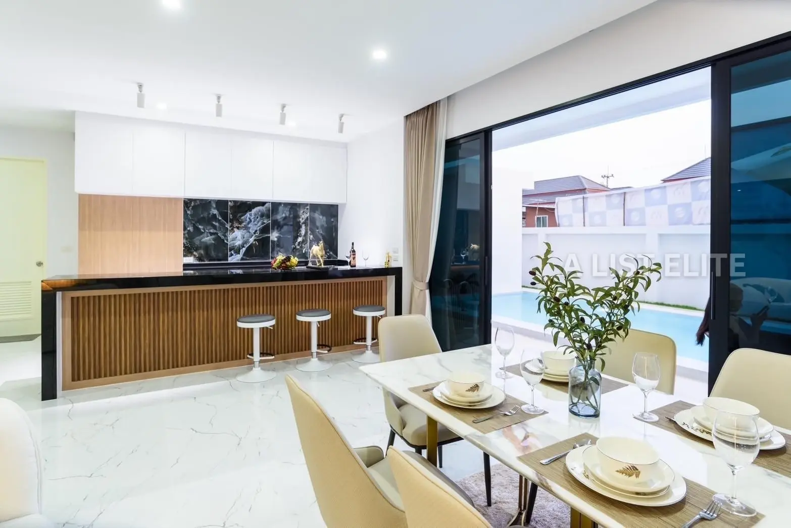 Villa avec piscine M Estate Pattaya – Spacieuse maison à 2 étages