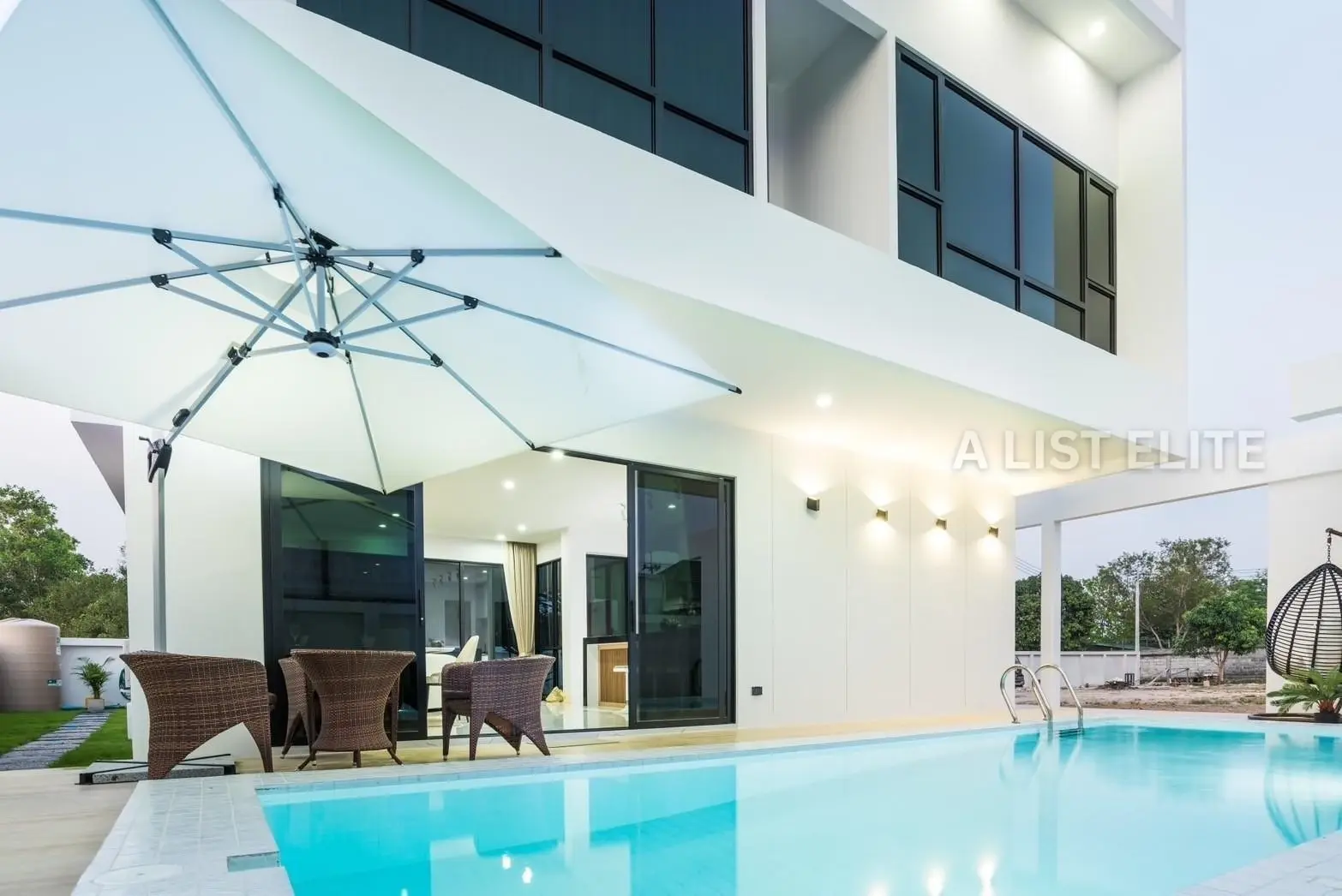 Villa avec piscine M Estate Pattaya – Spacieuse maison à 2 étages