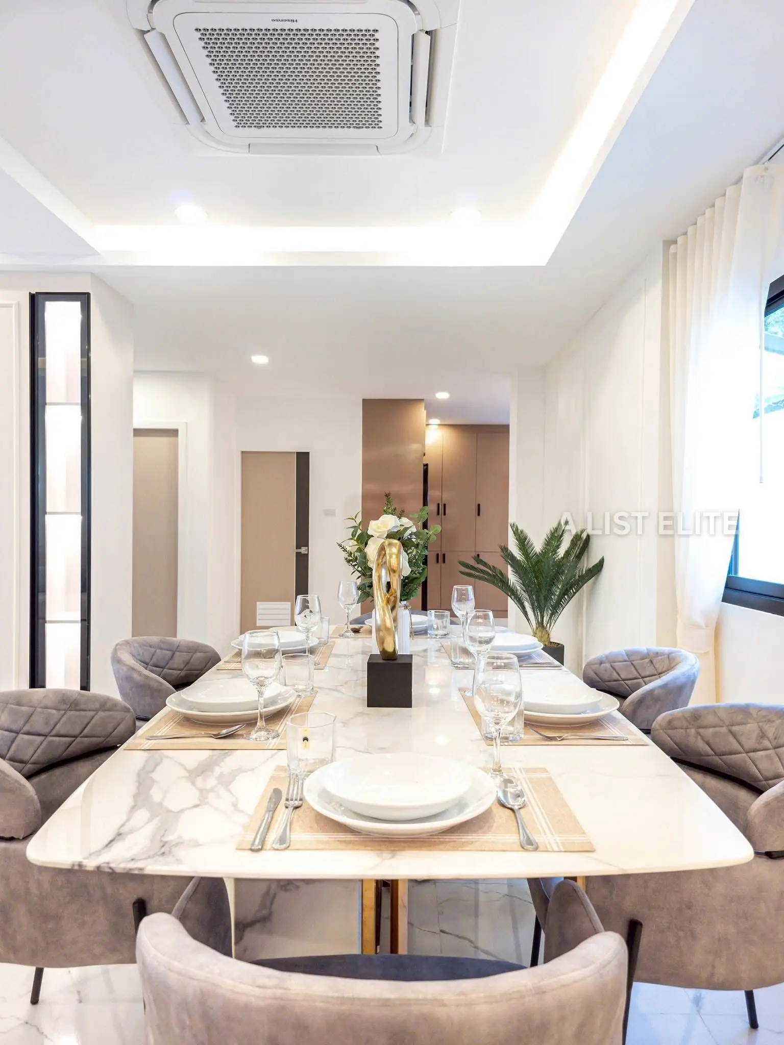 Maison rénovée à vendre | 2 étages | Quartier Jomtien