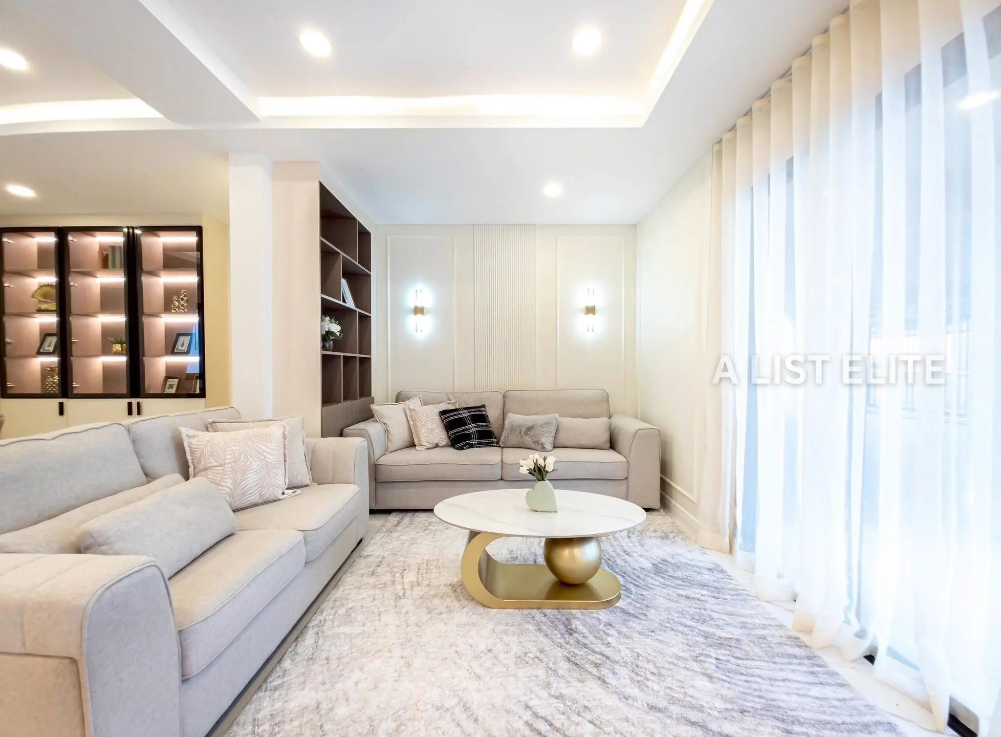 Maison rénovée à vendre | 2 étages | Quartier Jomtien