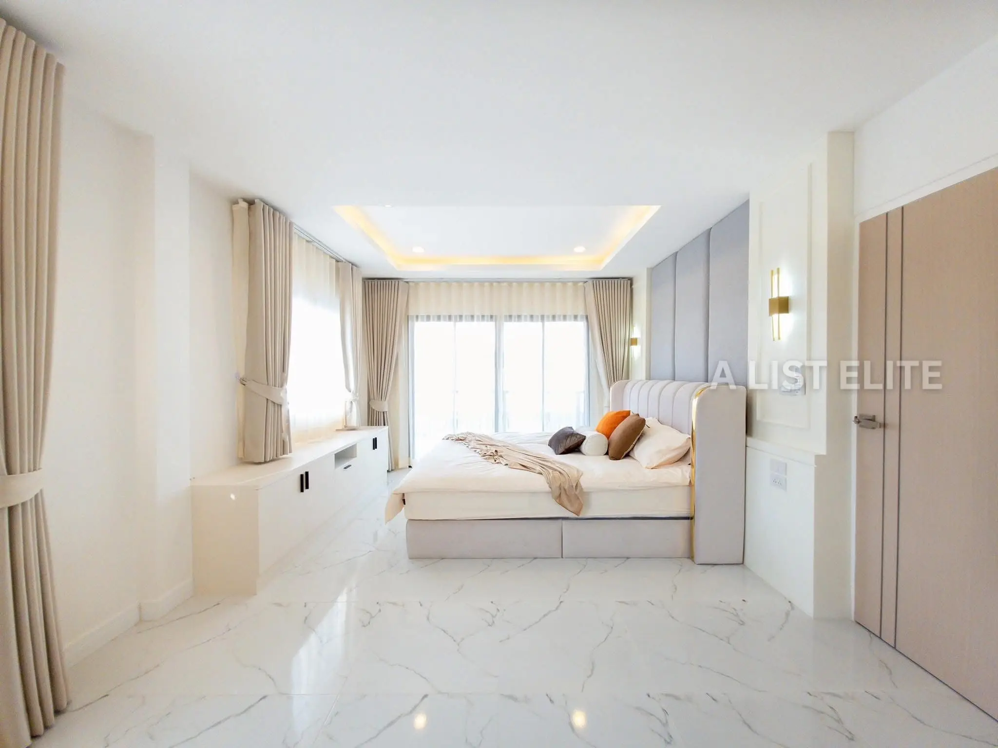 Maison rénovée à vendre | 2 étages | Quartier Jomtien