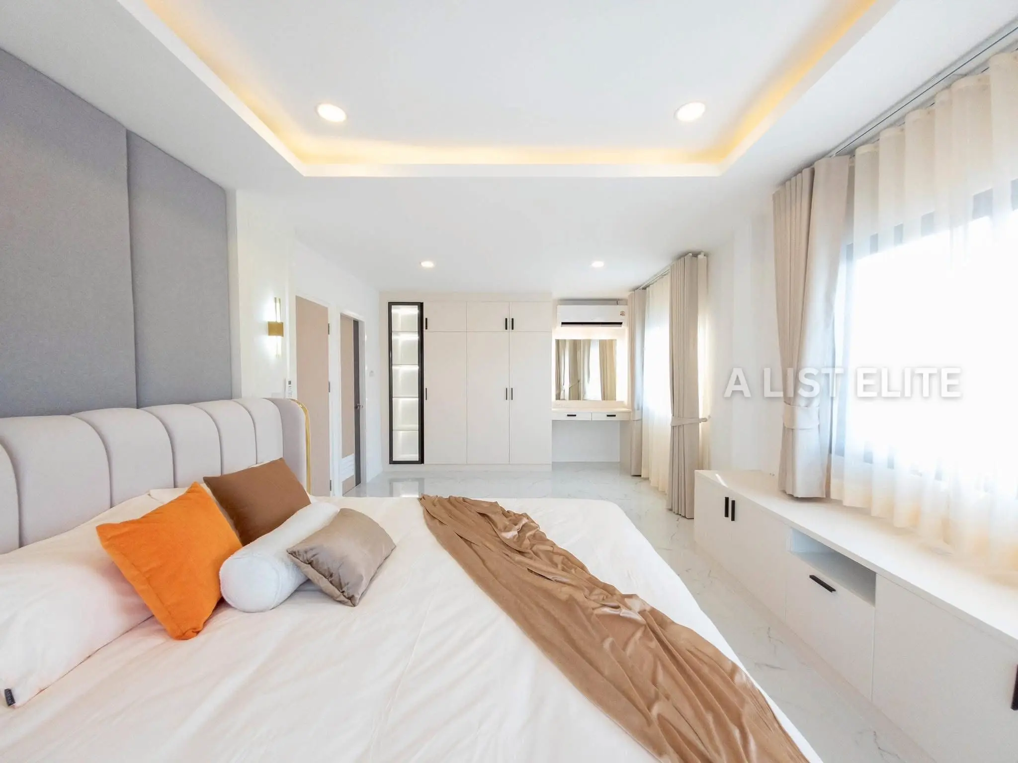 Maison rénovée à vendre | 2 étages | Quartier Jomtien