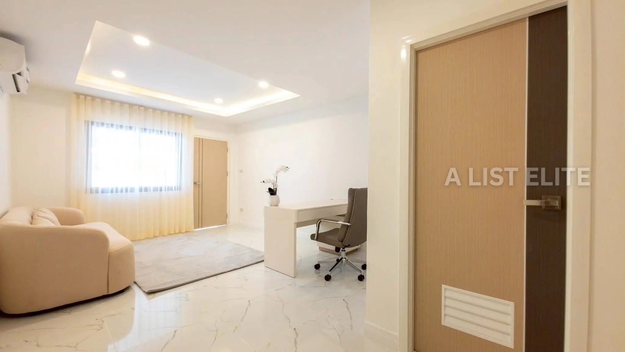 Maison rénovée à vendre | 2 étages | Quartier Jomtien