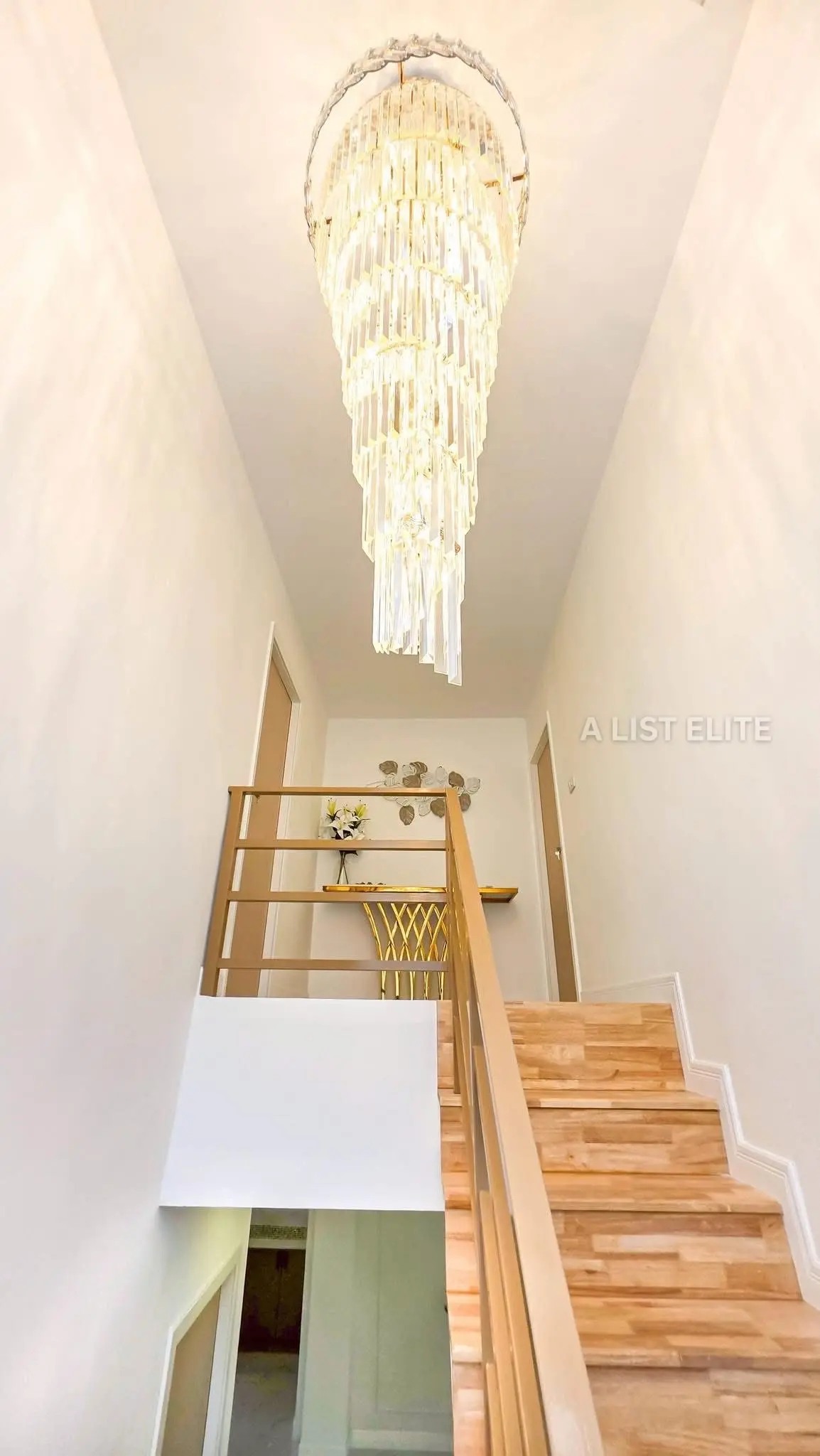 Maison rénovée à vendre | 2 étages | Quartier Jomtien