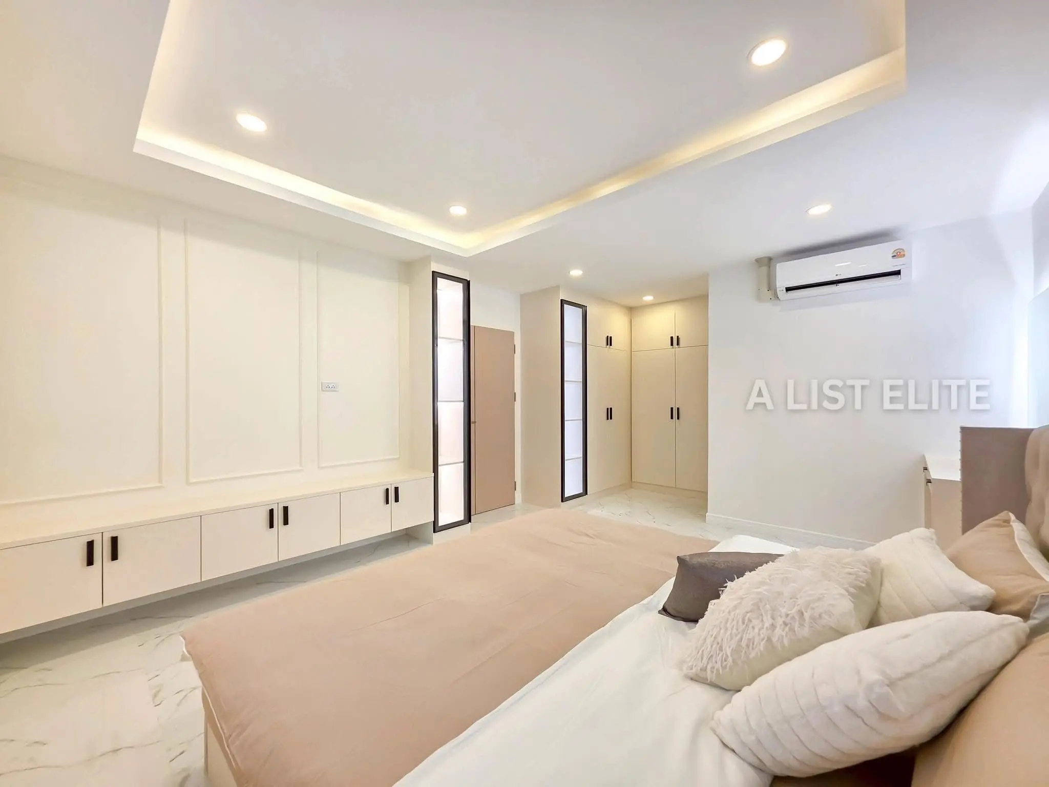 Maison rénovée à vendre | 2 étages | Quartier Jomtien