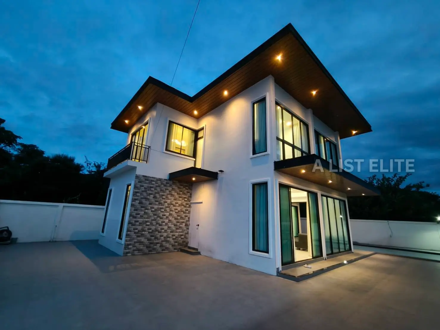  2-Storey Pool Villa in Huay Yai 