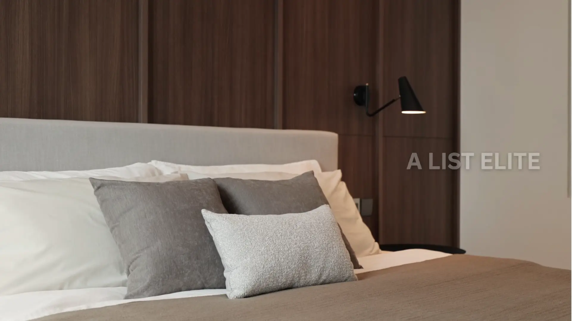 ELITENEW15702, The Strand Thonglor