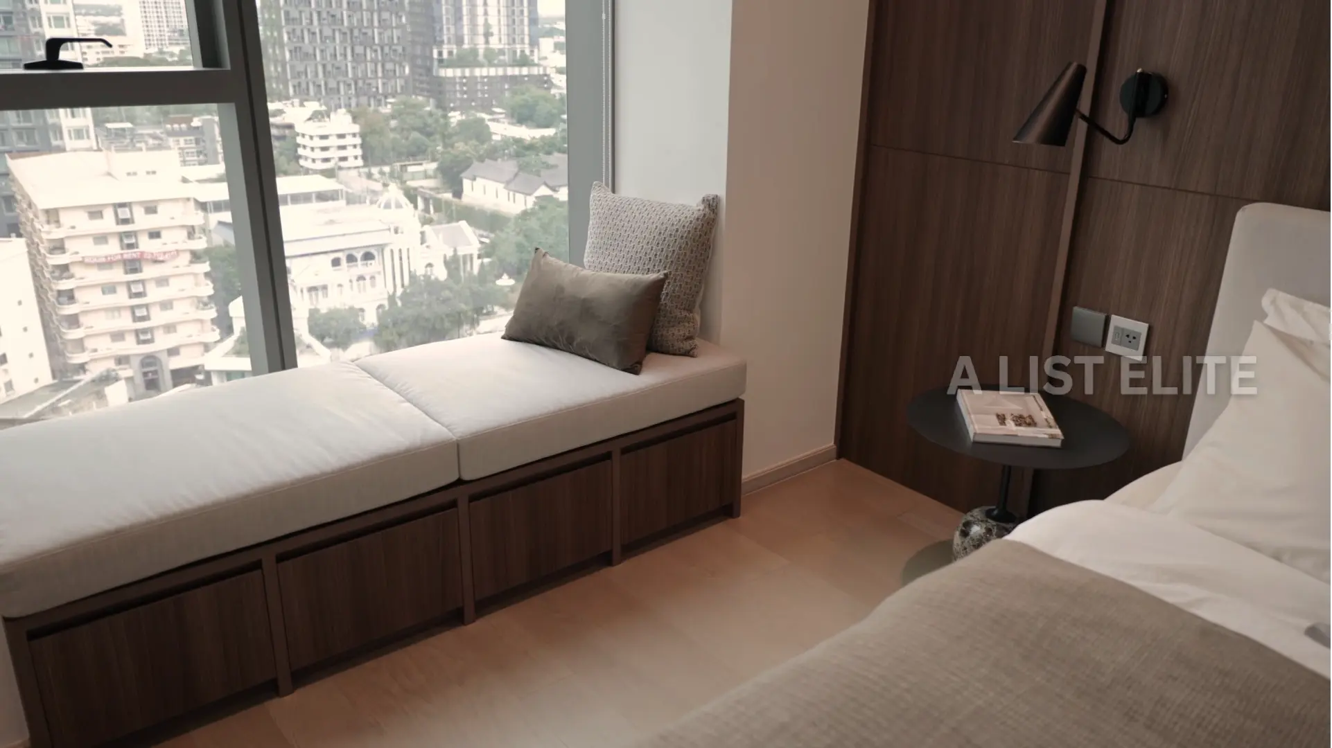 ELITENEW15702, The Strand Thonglor