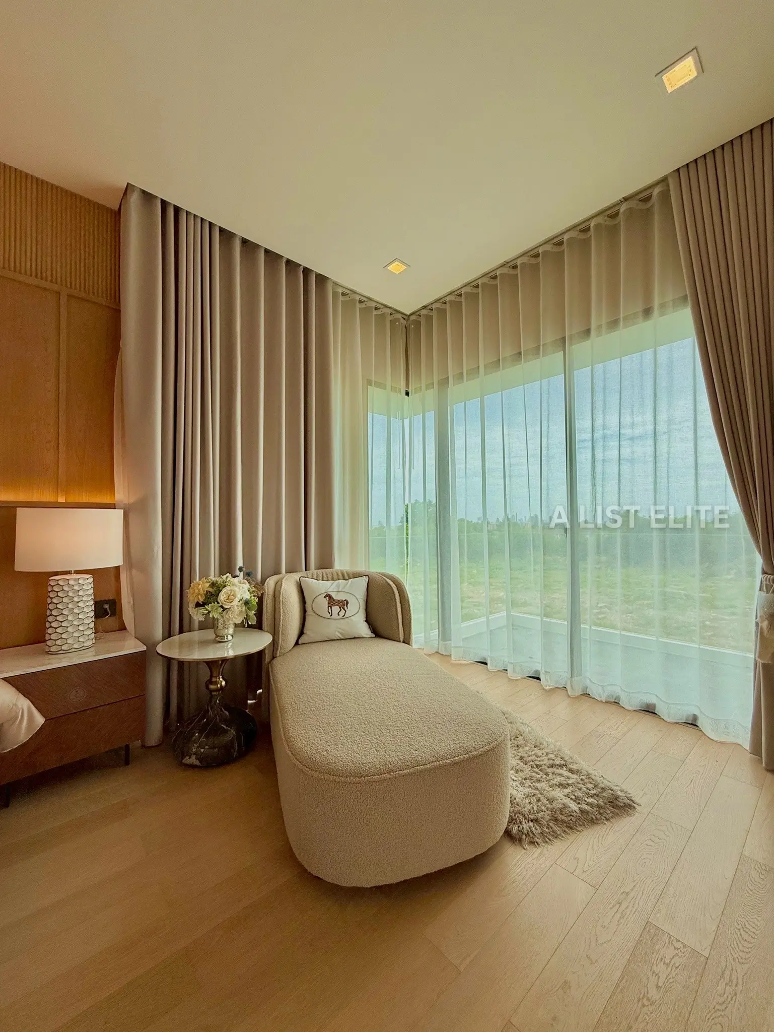 บ้านเดี่ยวสุดหรู สไตล์มินิมอลทรอปิคอล ใจกลางเมืองพัทยา