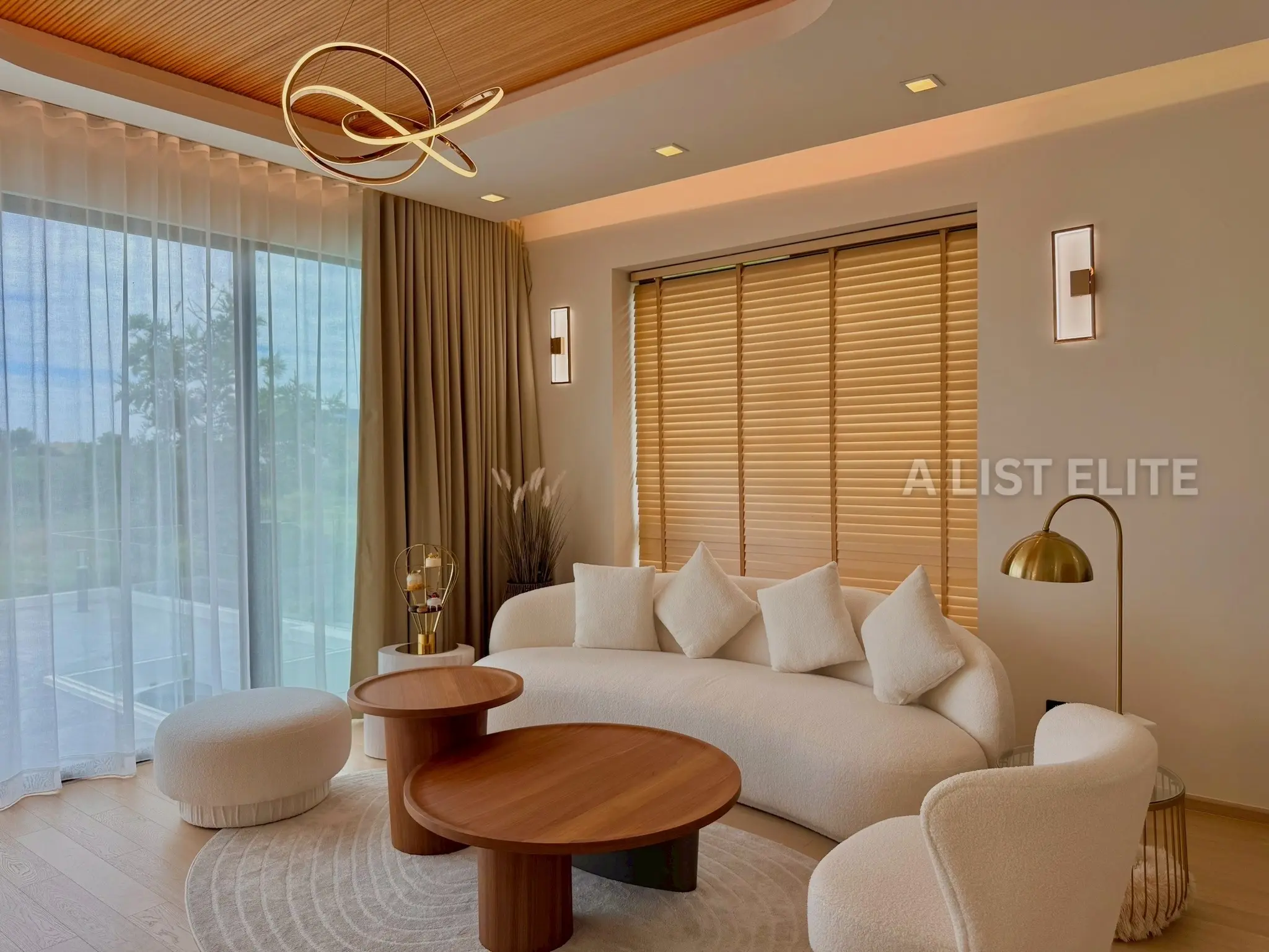 บ้านเดี่ยวสุดหรู สไตล์มินิมอลทรอปิคอล ใจกลางเมืองพัทยา