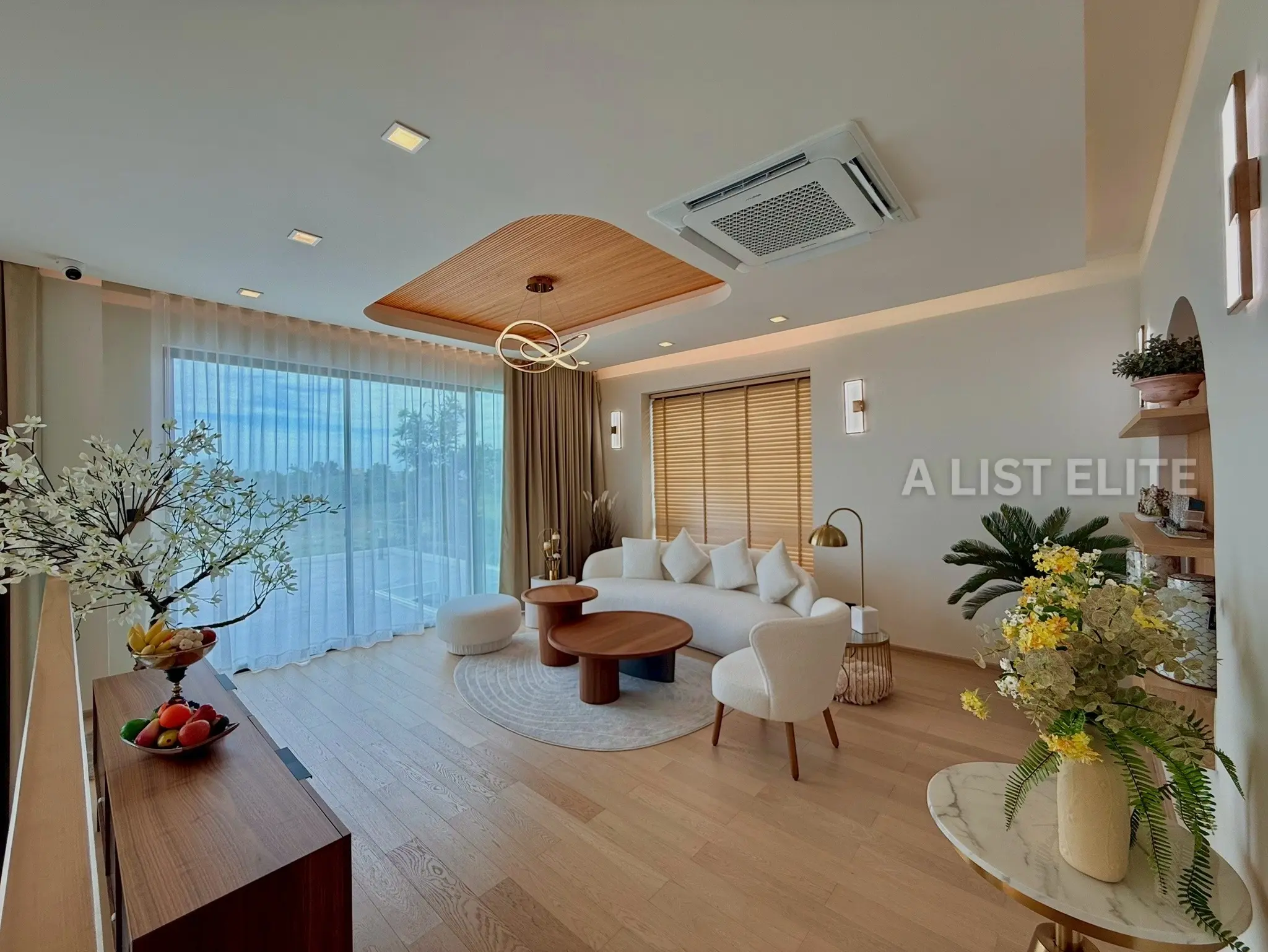 บ้านเดี่ยวสุดหรู สไตล์มินิมอลทรอปิคอล ใจกลางเมืองพัทยา