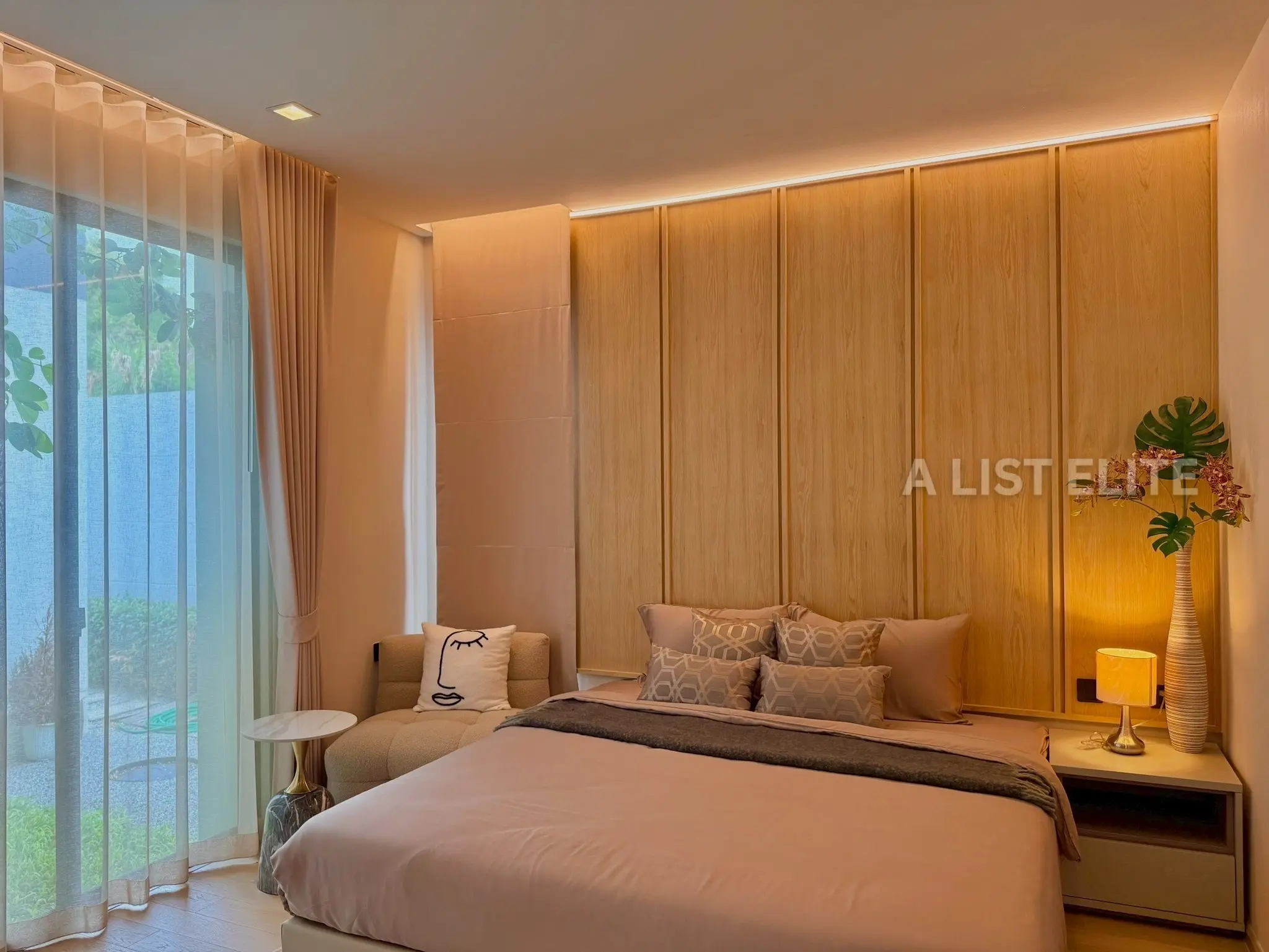 บ้านเดี่ยวสุดหรู สไตล์มินิมอลทรอปิคอล ใจกลางเมืองพัทยา