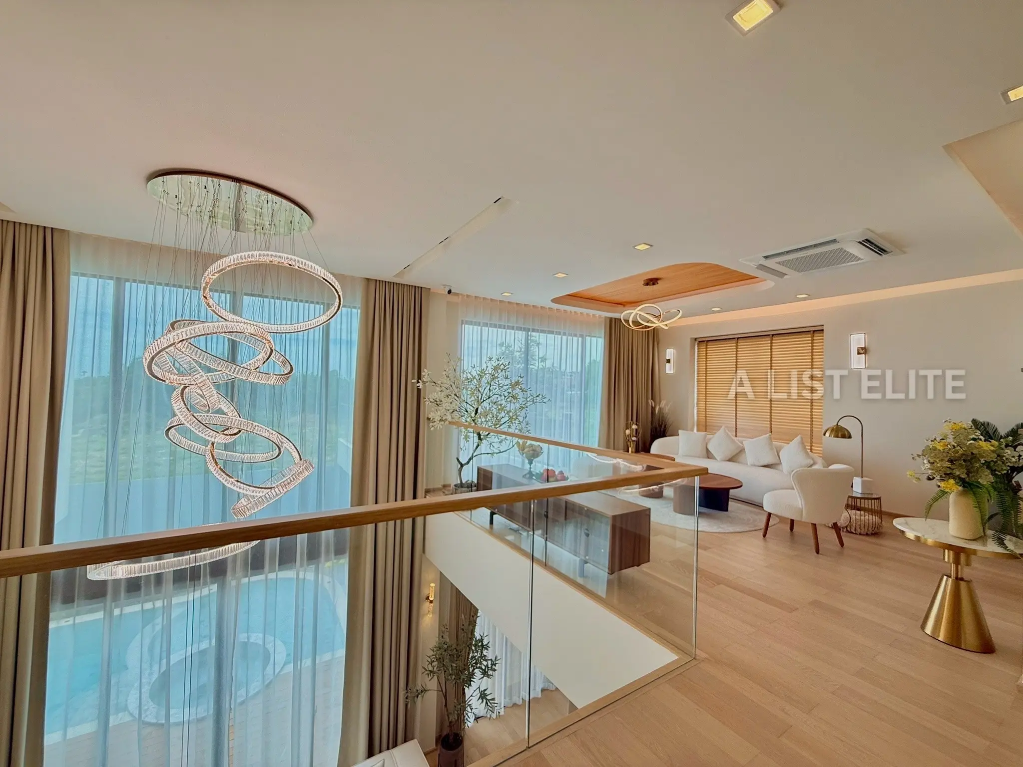 บ้านเดี่ยวสุดหรู สไตล์มินิมอลทรอปิคอล ใจกลางเมืองพัทยา