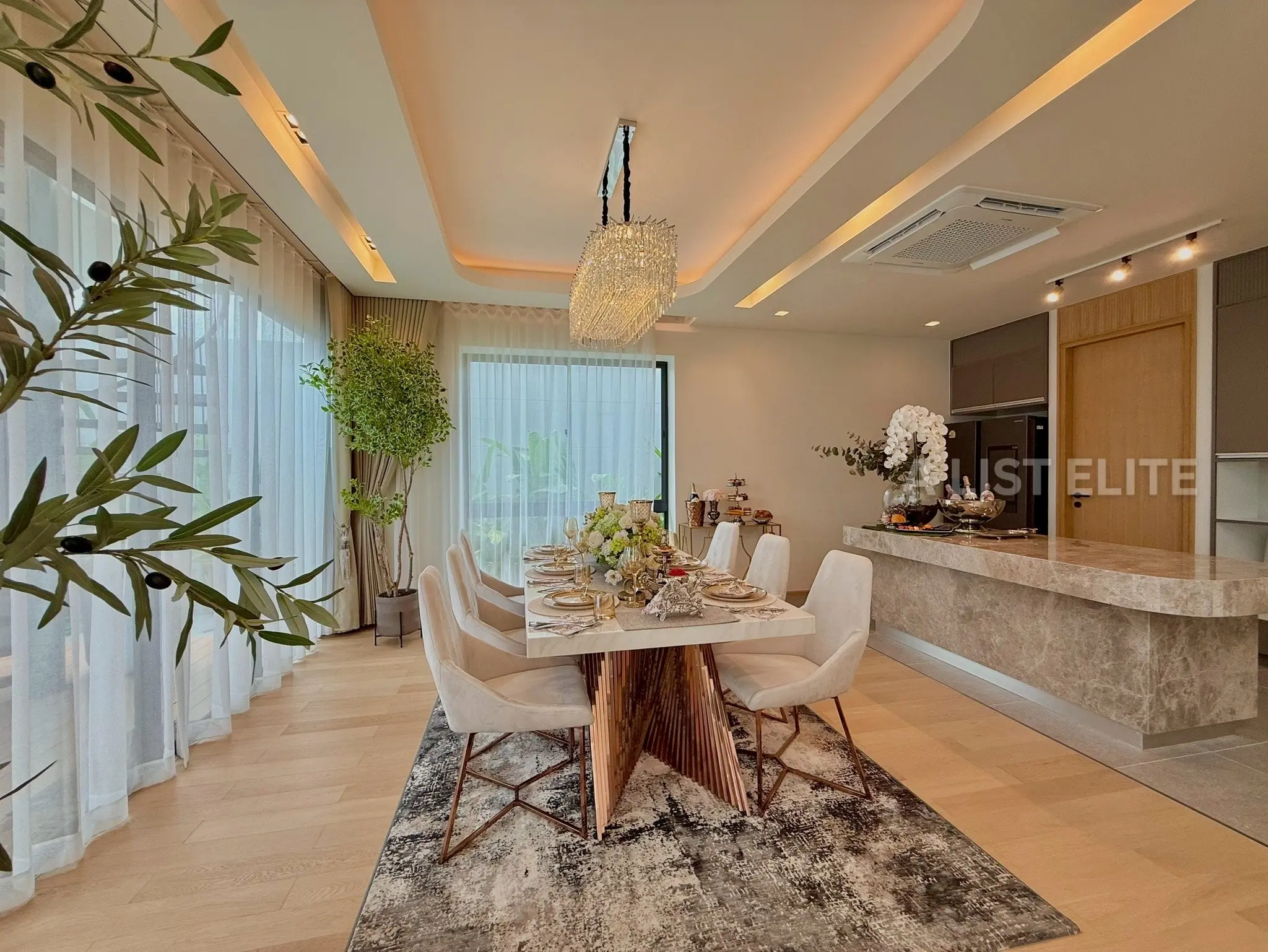 บ้านเดี่ยวสุดหรู สไตล์มินิมอลทรอปิคอล ใจกลางเมืองพัทยา