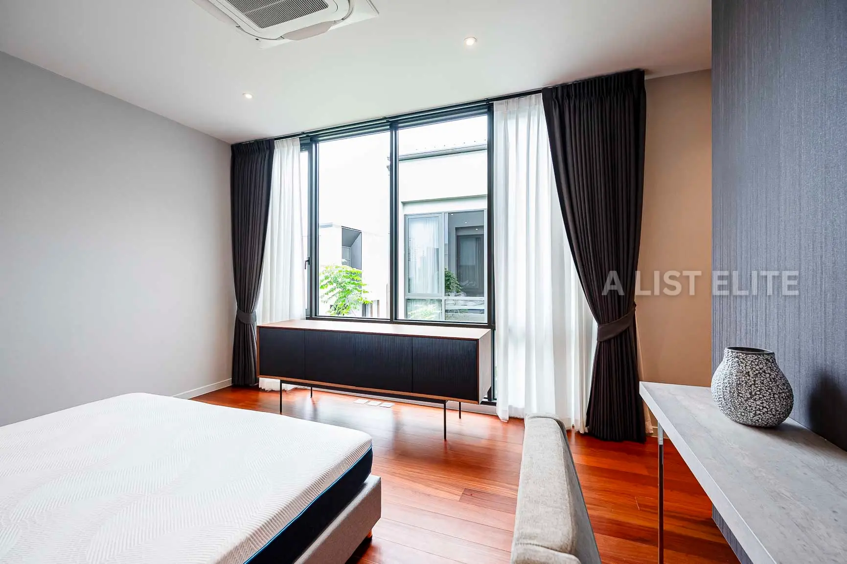 บ้านเดี่ยว 417 ตร.ม. 4 ห้องนอน 5 ห้องน้ำ ที่ BuGaan Pattanakarn
