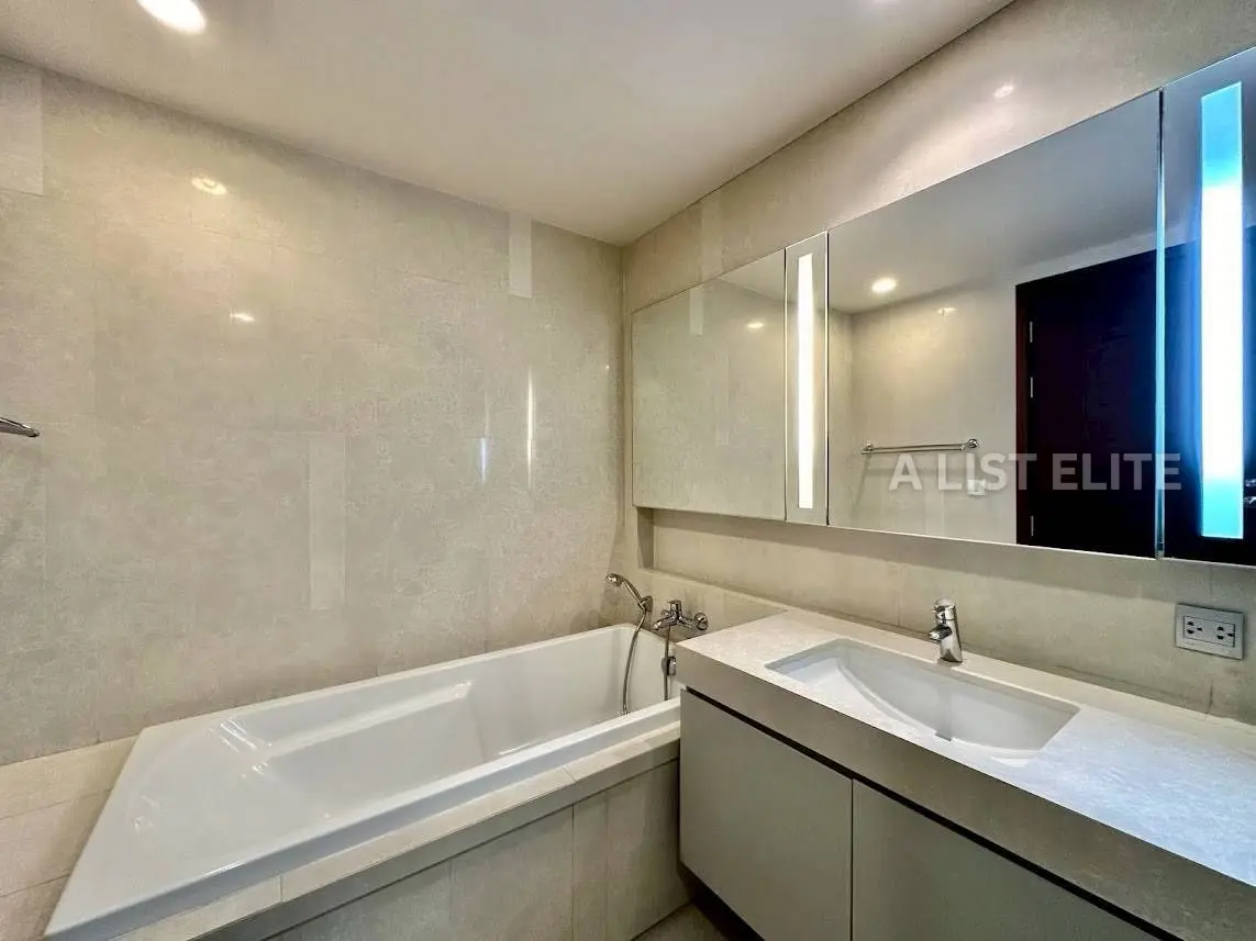 Quattro Thonglor