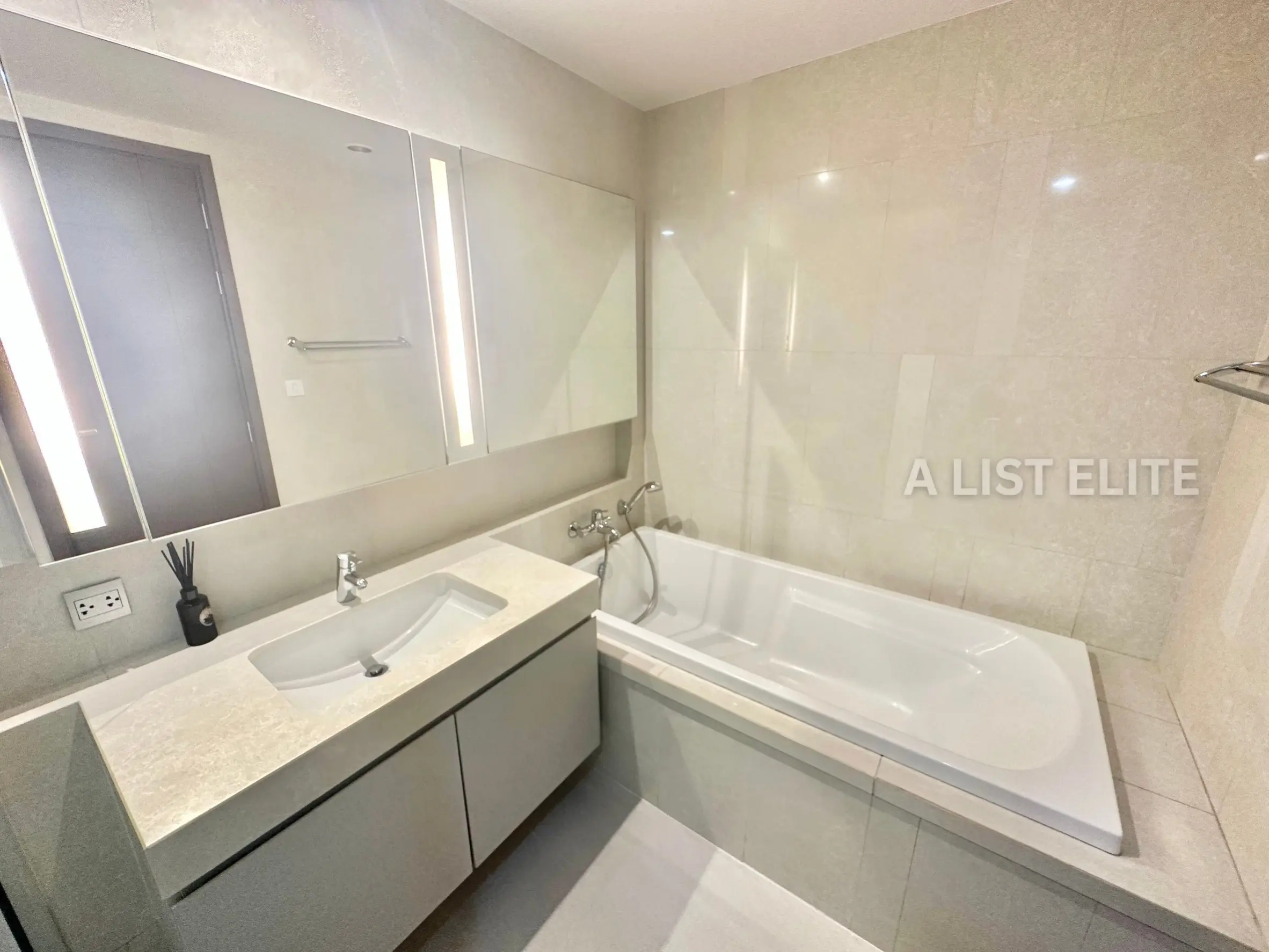 Quattro Thonglor