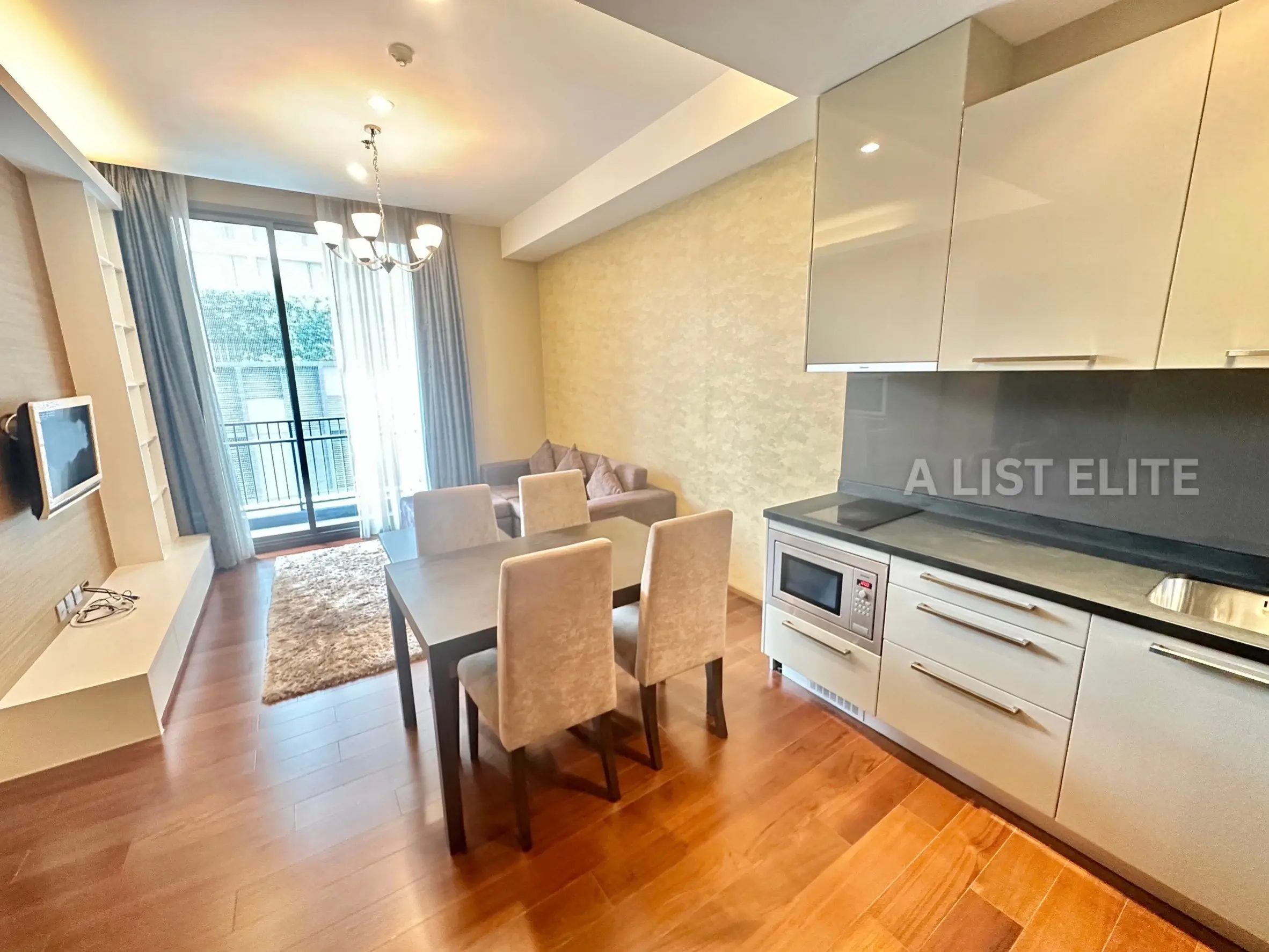 Quattro Thonglor