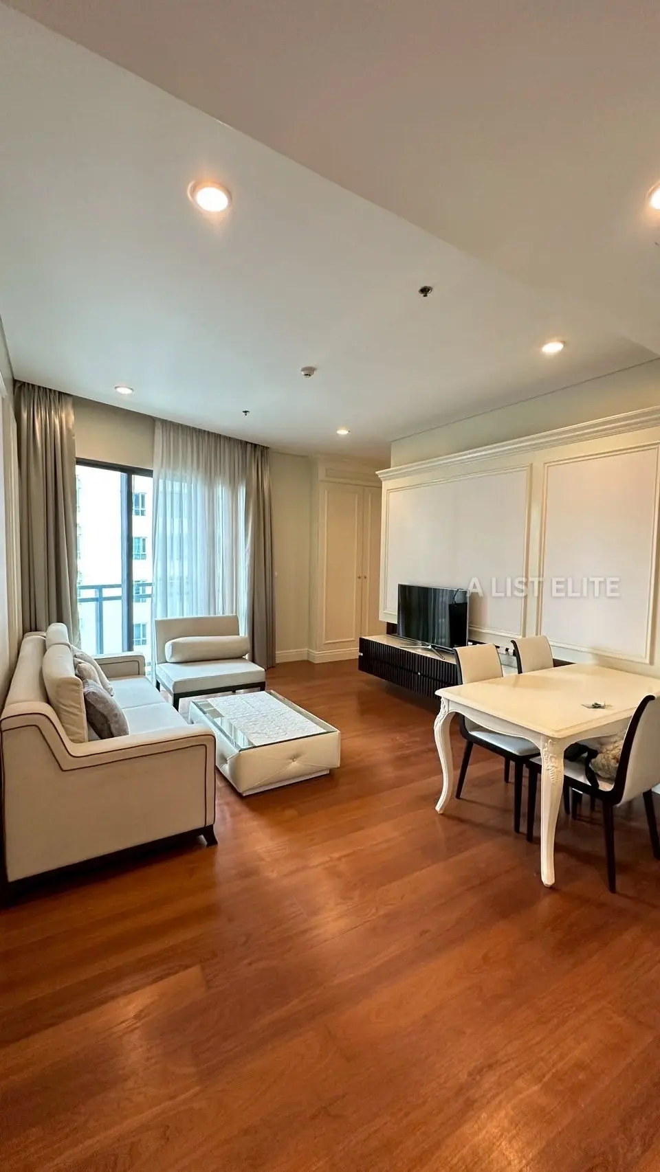 Bright Sukhumvit 24