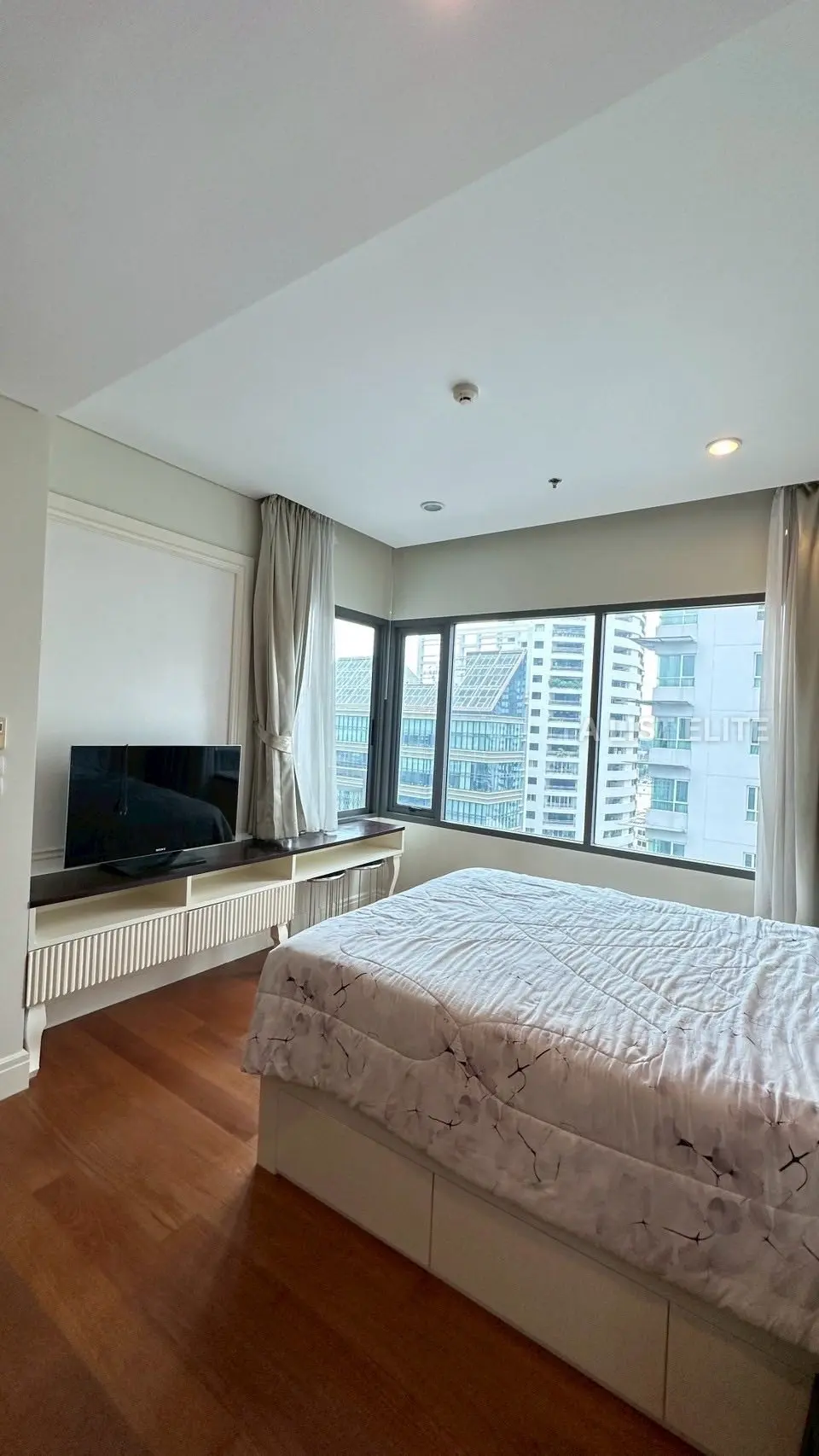 Bright Sukhumvit 24
