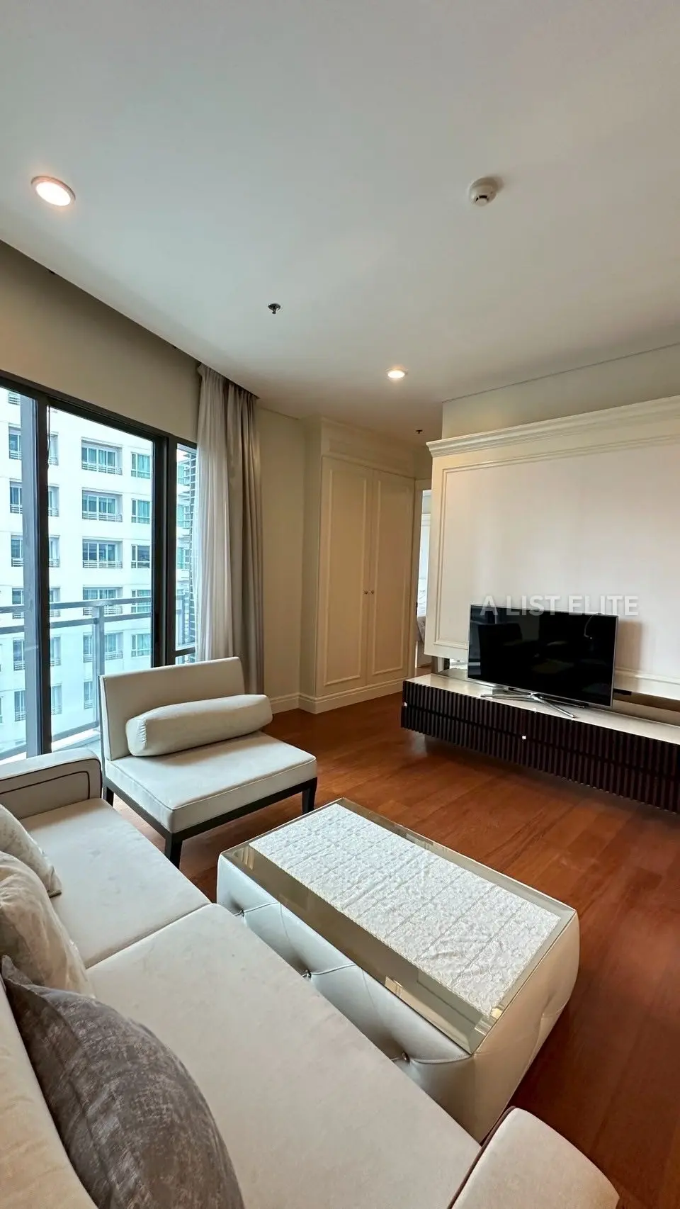 Bright Sukhumvit 24